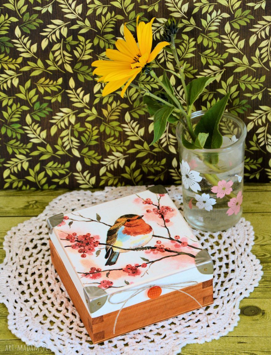 Pudełko drewniane z rudzikiem - urodzinowa szkatułka handmade