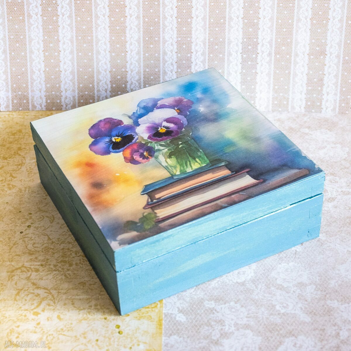 Pudełko drewniane Bratki - handmade dla nauczycielki