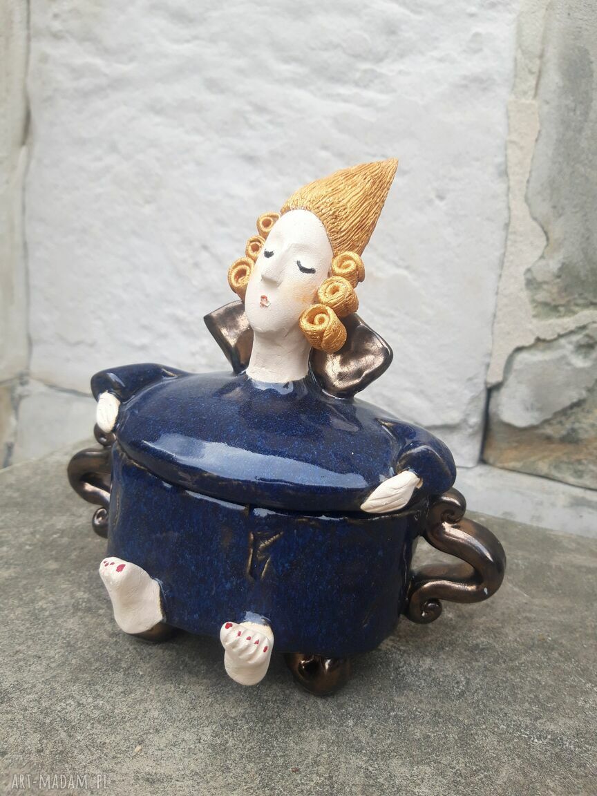 Pojemnik na biżuterię z przykrywką - ceramiczna ozdoba i organizacja w jednym