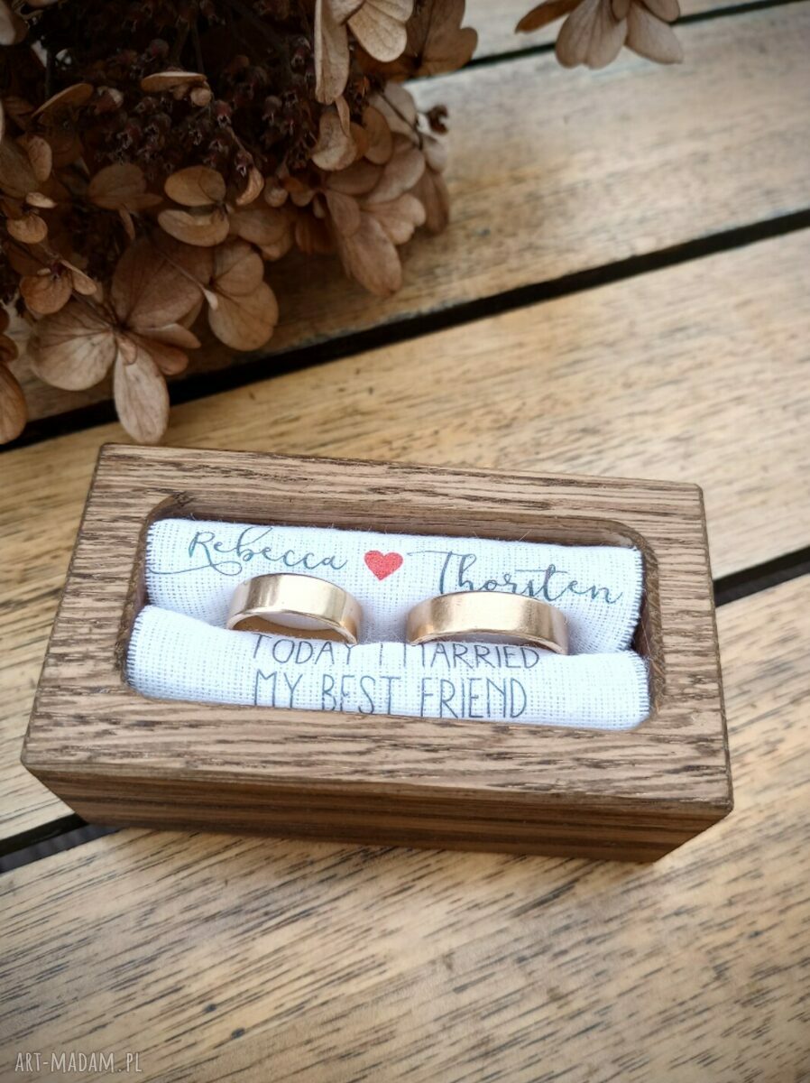 Personalizowane pudełko ślubne na obrączki z dębu
