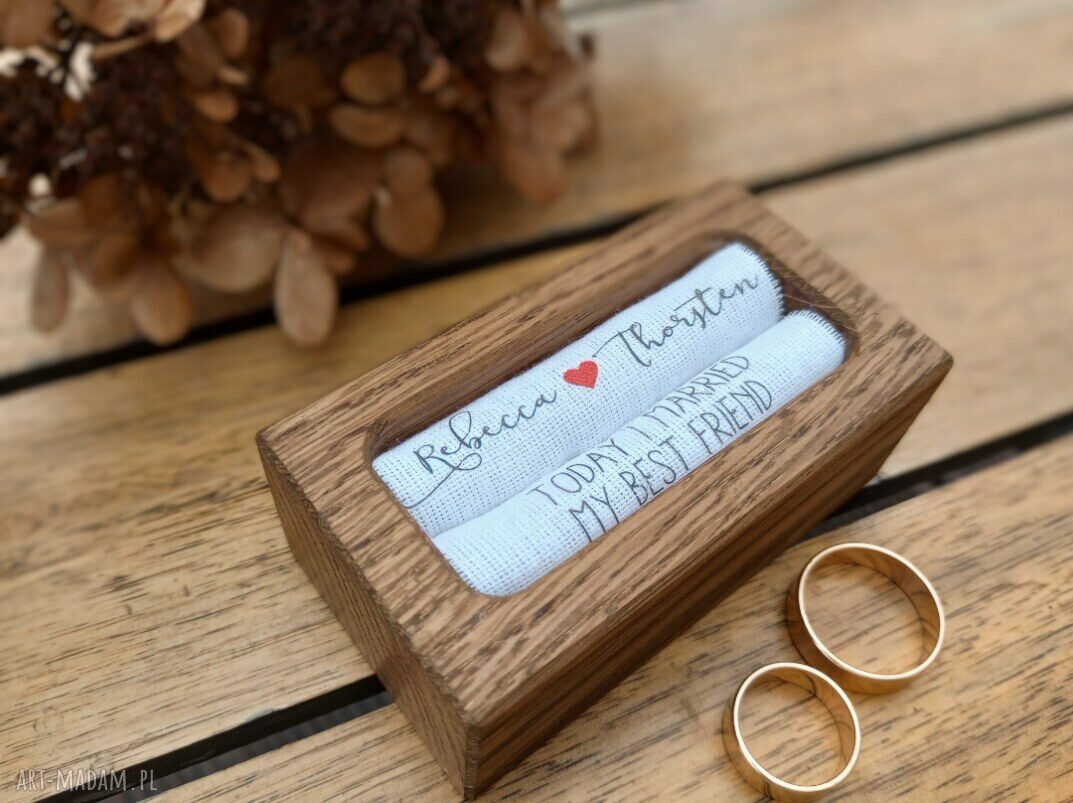 Personalizowane pudełko ślubne na obrączki z dębu