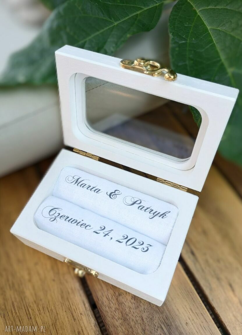 Pudełko ślubne na obrączki z szybą - personalizowane z dębu