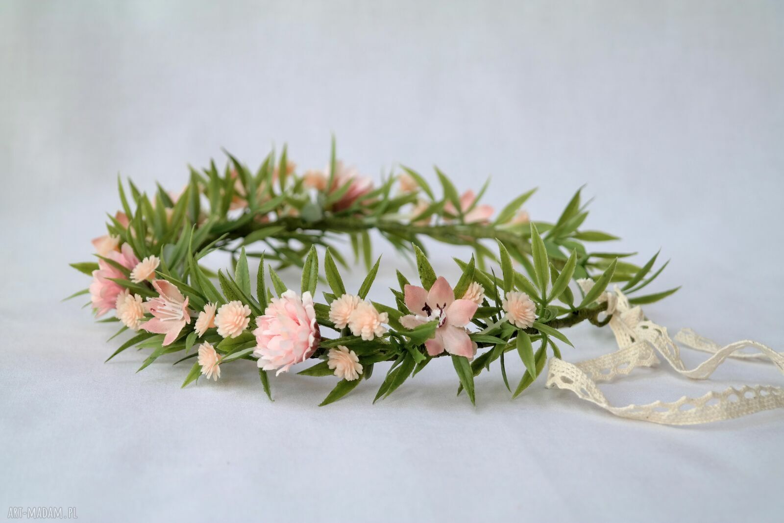 Pudrowa mgiełka - subtelny wianek z pastelowych kwiatów na głowę w stylu boho romantyzm