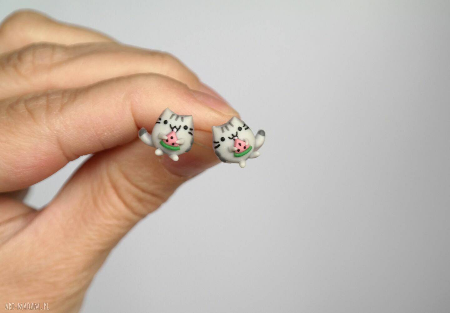 Kolczyki Pusheen z arbuzem - ręcznie robione, antyalergiczne ze stali chirurgicznej (1 cm)