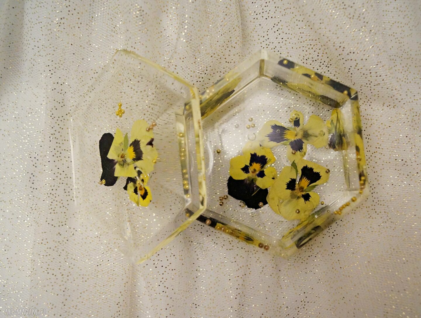 pudełka: Puzderko Złoty Brąz pudełko na biżuterię z kwiatów i żywicy handmade