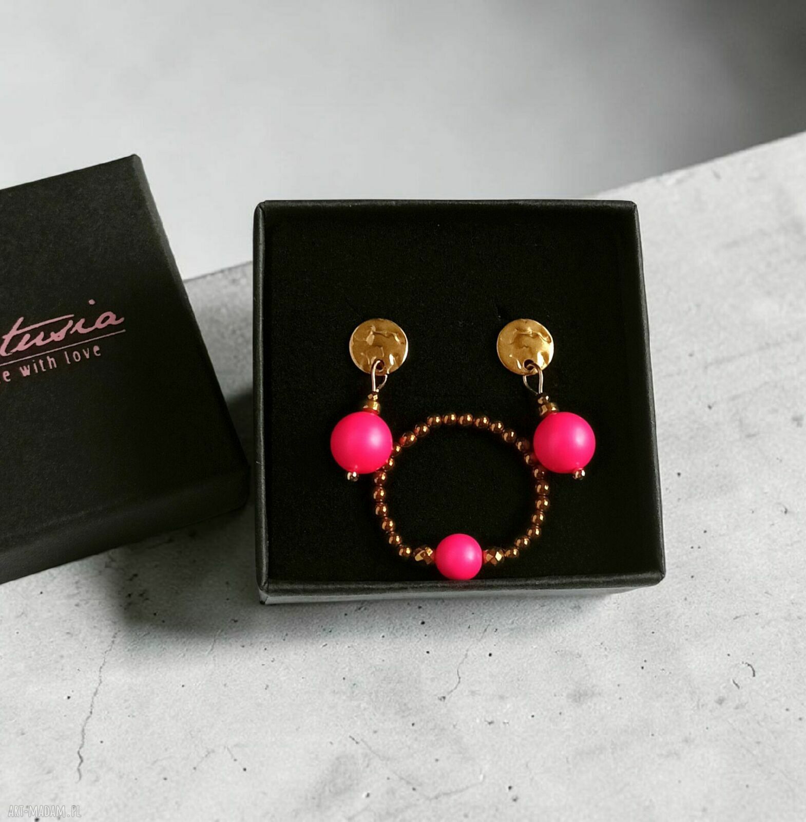 Neonowy róż Swarovski Neon Pearls - kolczyki i elastyczny pierścionek