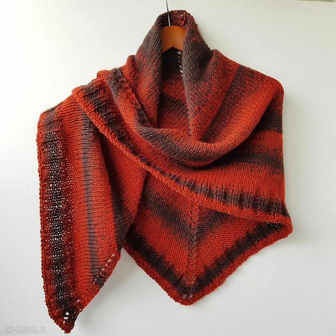 Ciepła chusta ręcznie robiona na drutach - ombre czerwono-czarne (160x80 cm)
