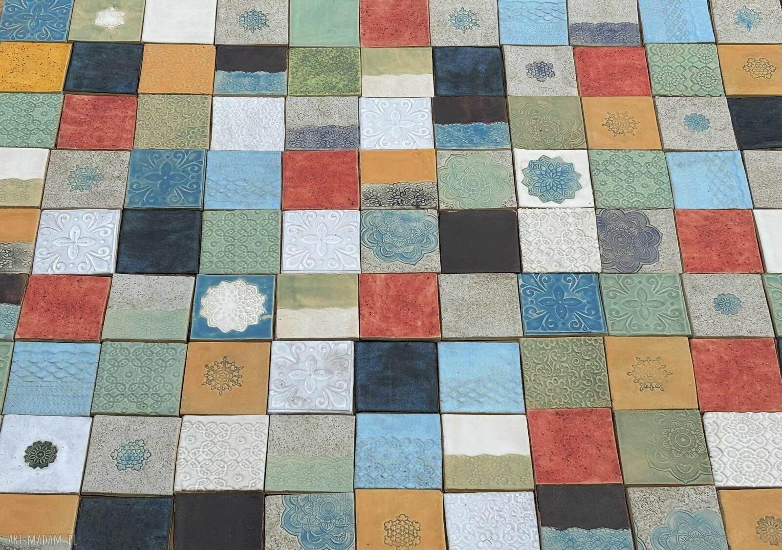 Ręcznie formowane kafle ceramiczne 9x9 cm w stylu boho