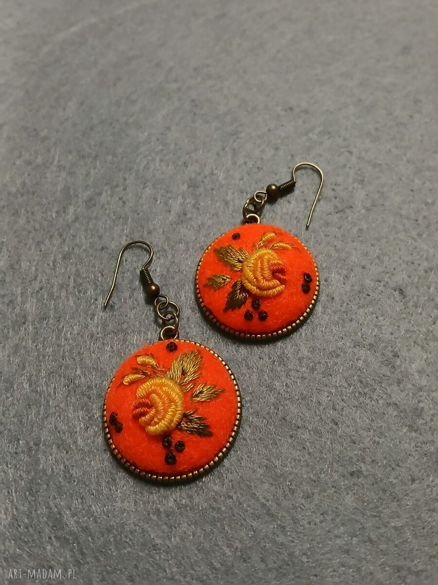 Ręcznie haftowane kolczyki Jasper na filcu boho - pomarańczowe