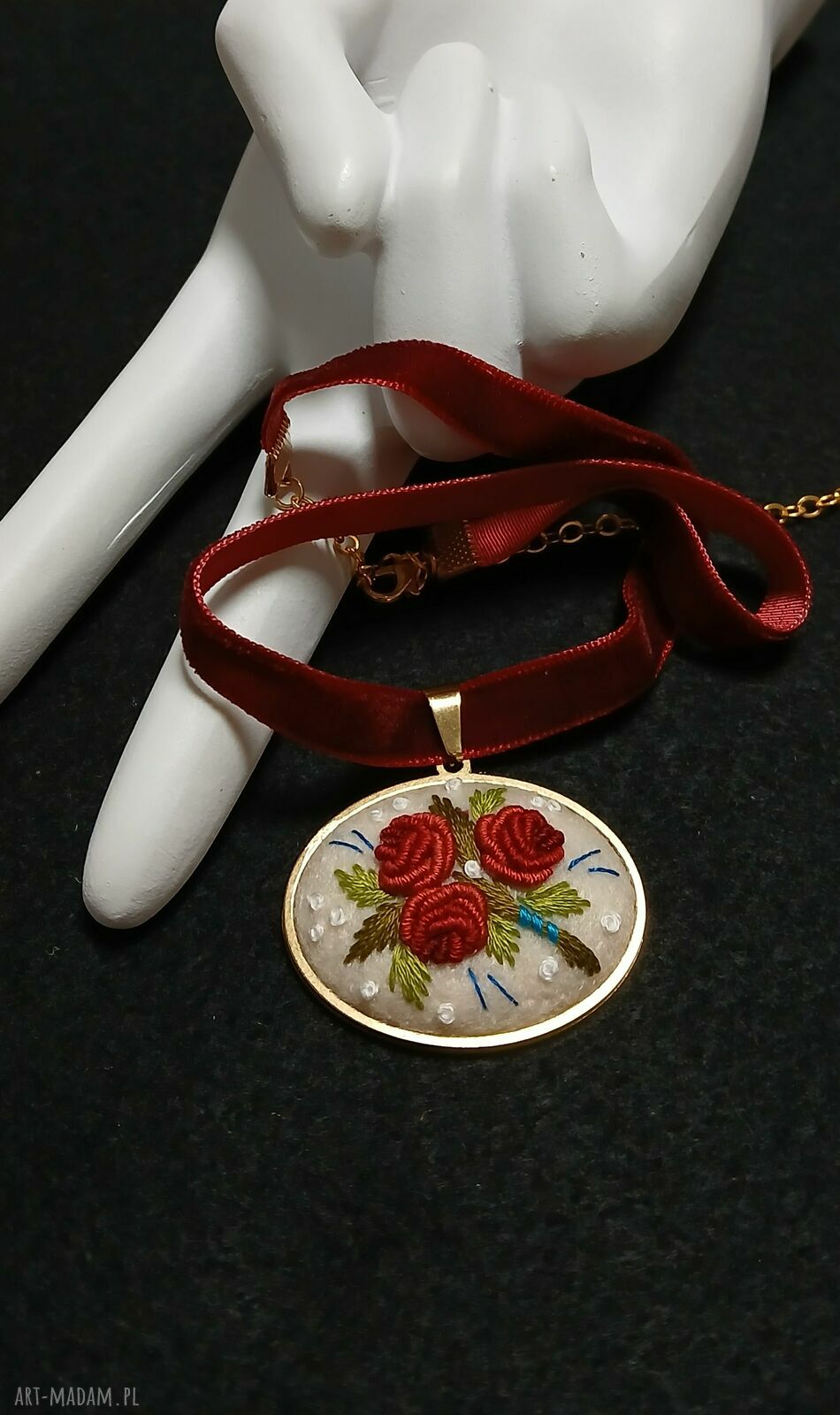 Ręcznie haftowany choker boho ze stali szlachetnej i haftu brazylijskiego