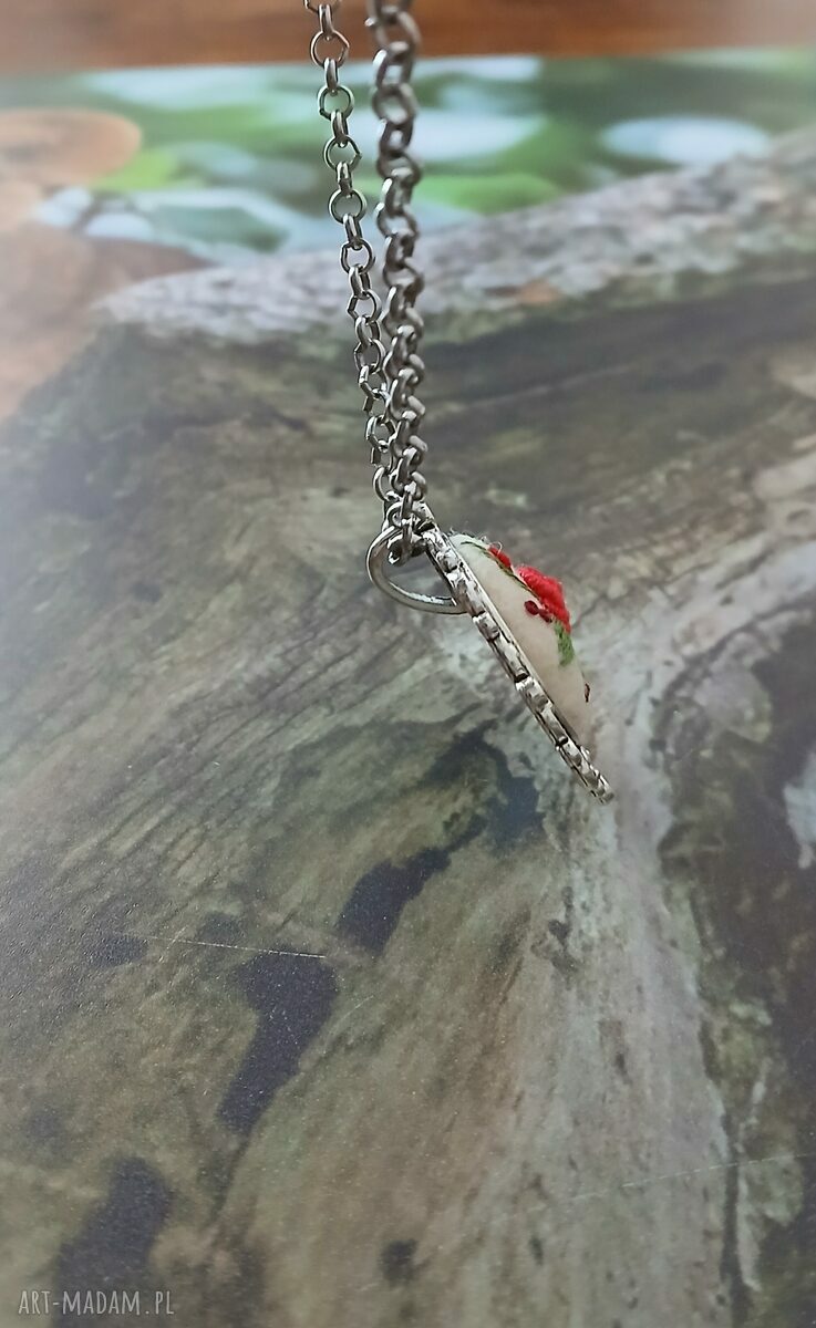 Ręcznie haftowany wisior dla Marianny w stylu boho