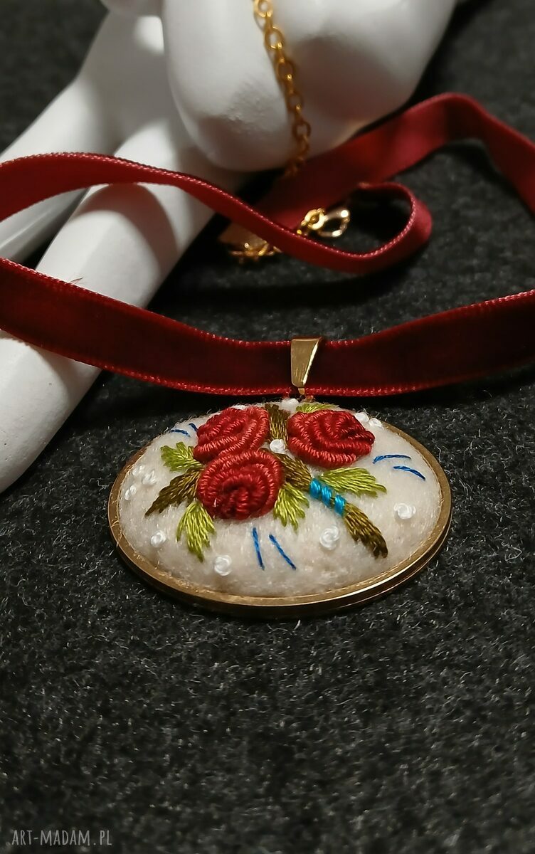 Ręcznie haftowany choker boho ze stali szlachetnej i haftu brazylijskiego