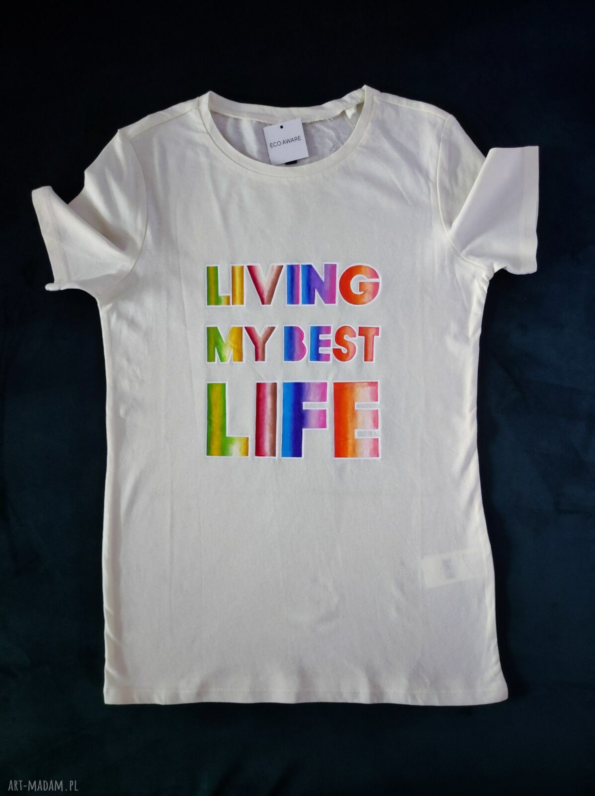 Ręcznie malowana koszulka damska z napisem TĘCZA "Living my best life"