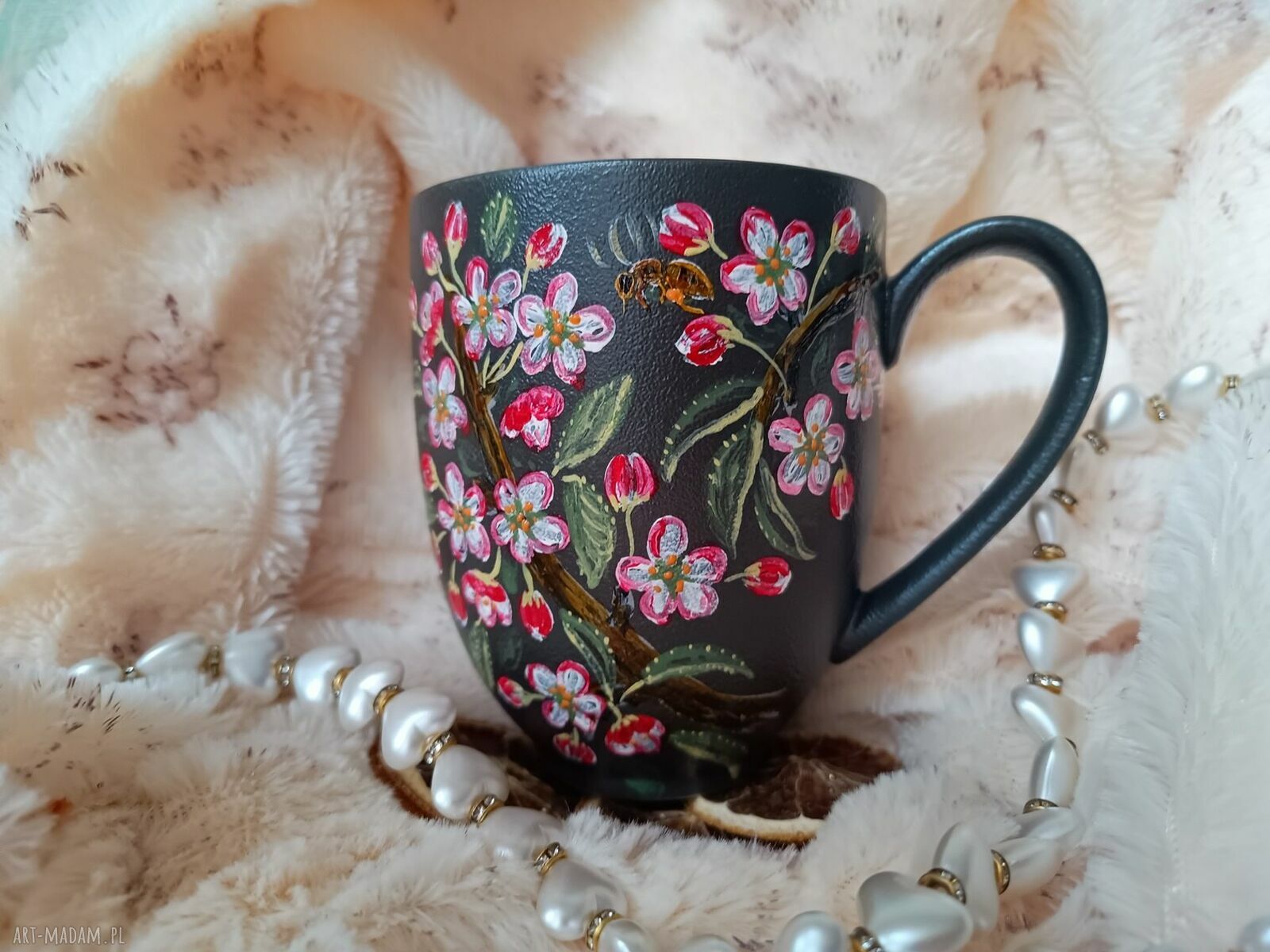 Ręcznie malowana kwitnąca jabłoń - kubek z porcelany 400 ml