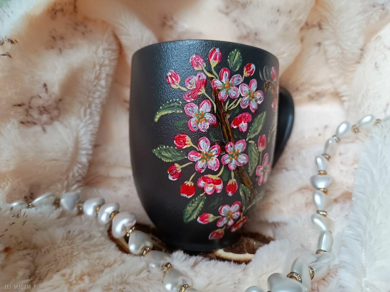 Ręcznie malowana kwitnąca jabłoń - kubek z porcelany 400 ml