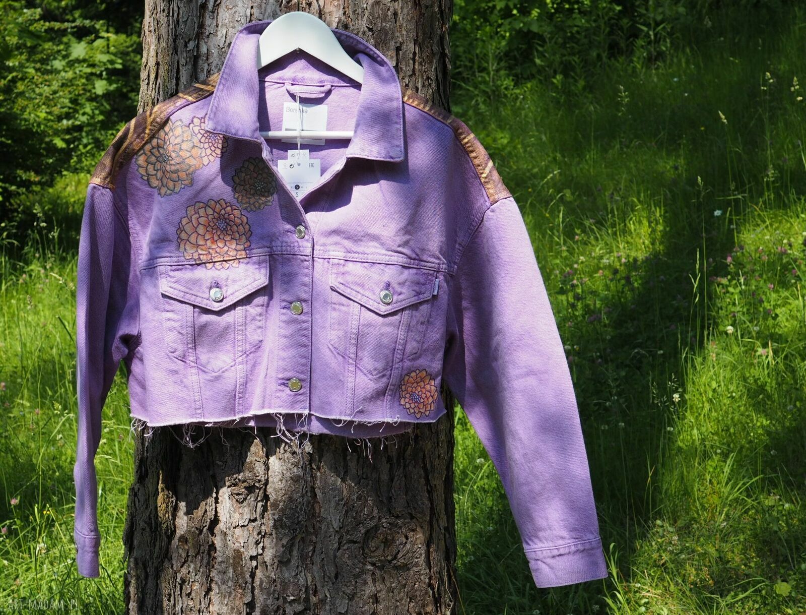 Ręcznie malowana kurtka jeansowa Gejsza i dalie (fiolet) - cropped oversize