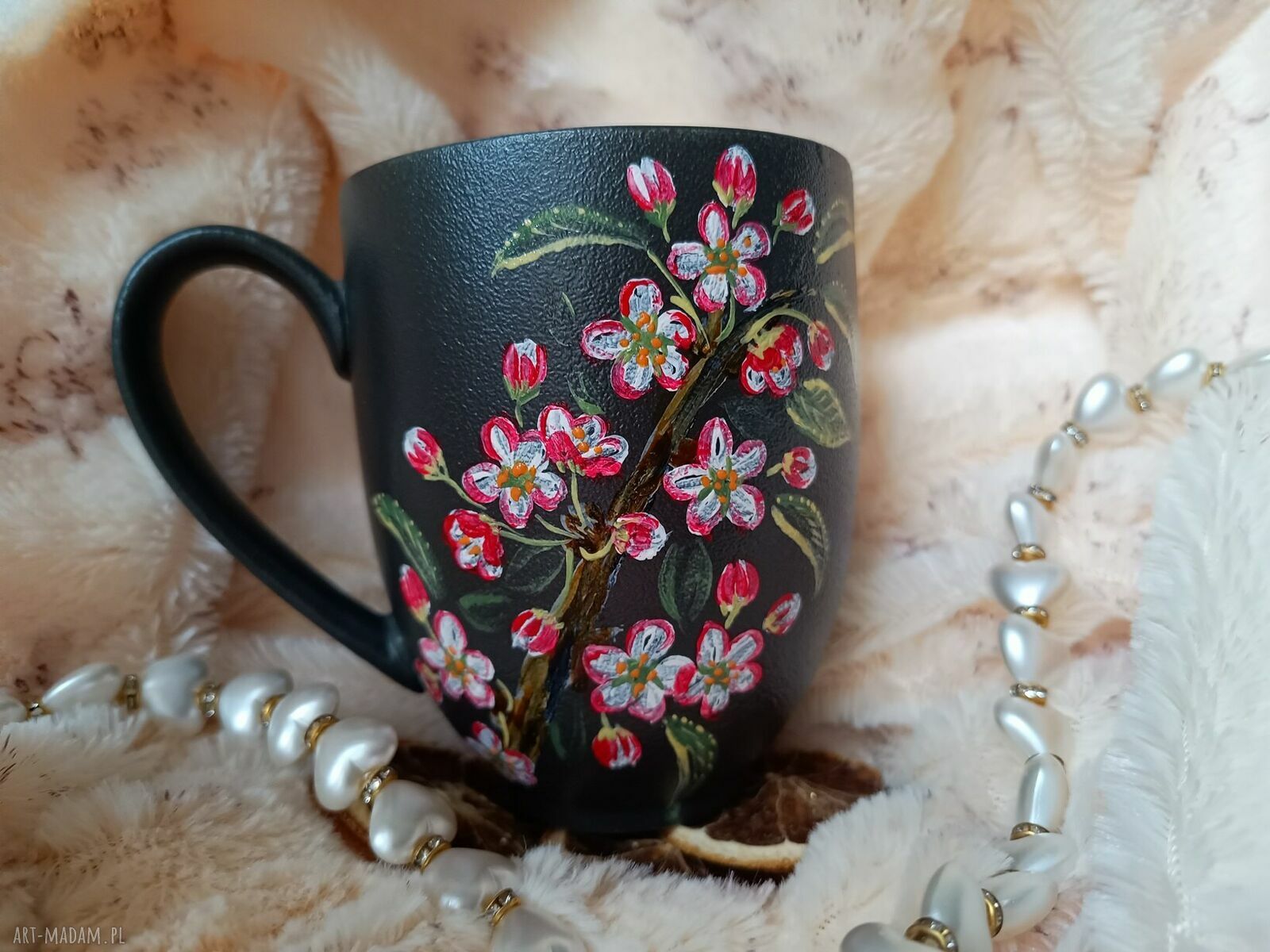 Ręcznie malowana kwitnąca jabłoń - kubek z porcelany 400 ml