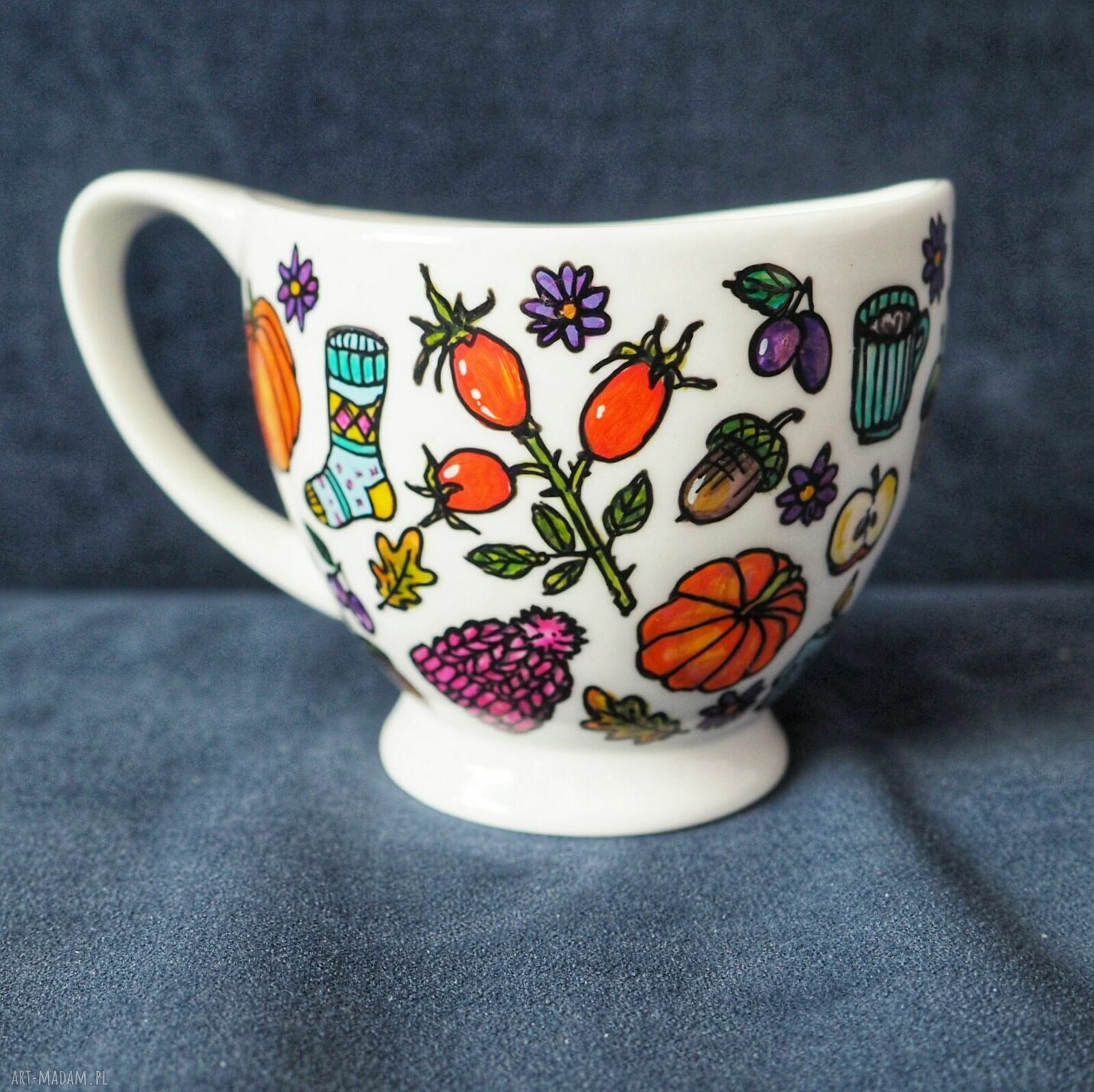 Ręcznie malowana filiżanka porcelanowa dla jesieniary
