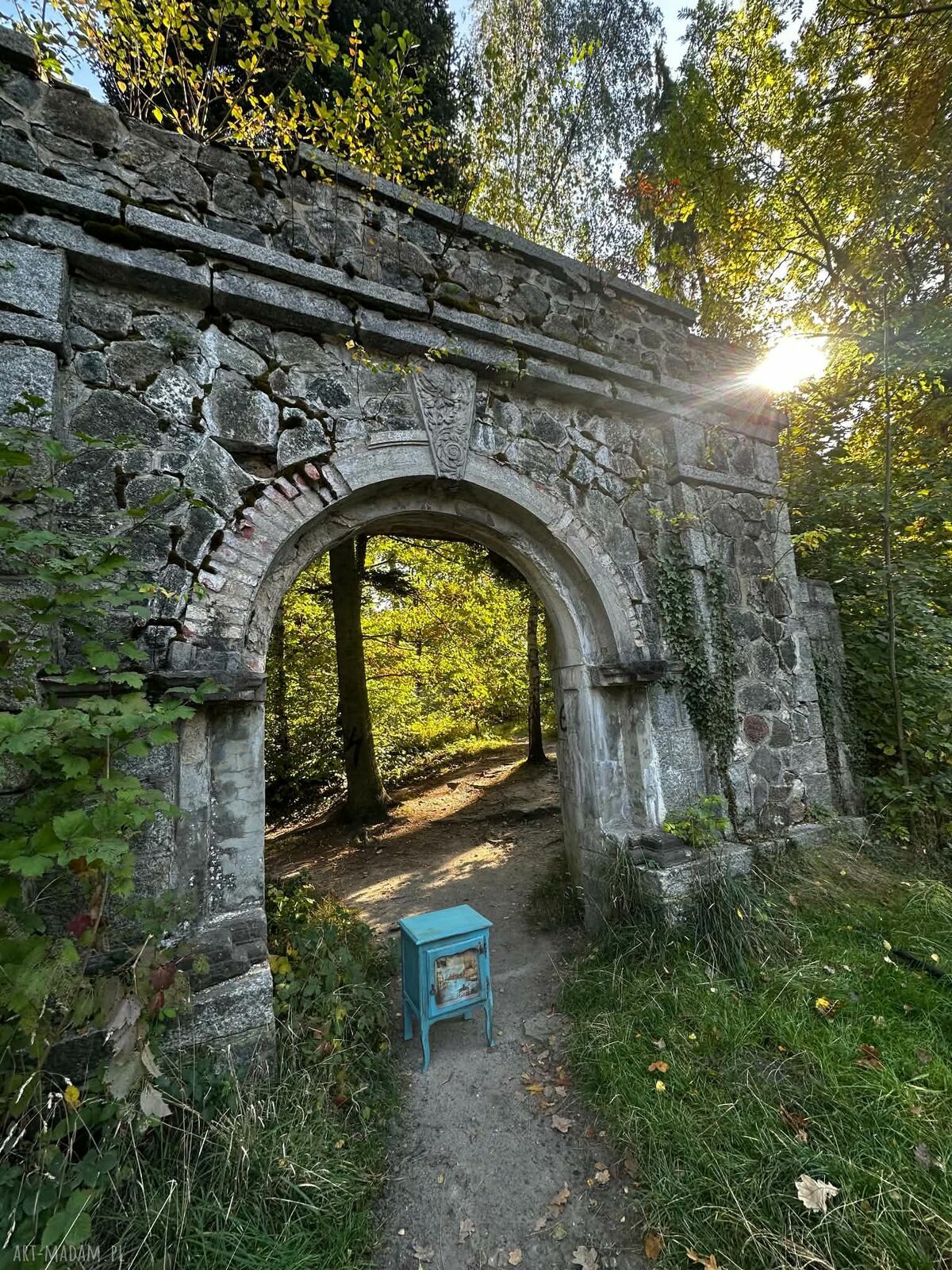 Ręcznie malowana szafka w stylu shabby chic - Wenecja