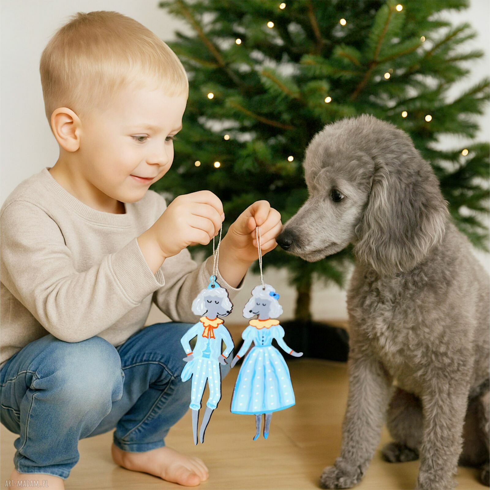 Para pudli w błękitnych strojach - ręcznie malowane zawieszki na choinkę 2 szt.