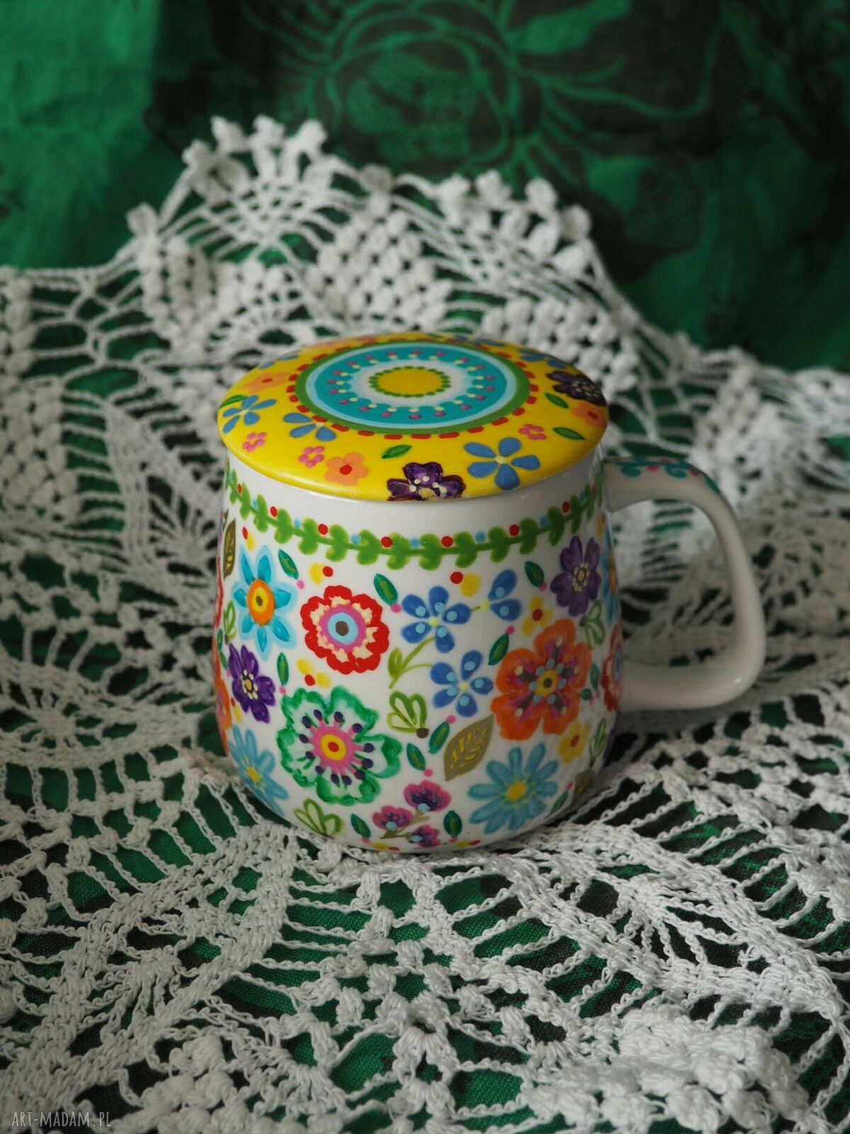Ręcznie malowany kubek z sitkiem do ziół i herbaty FOLK - żółty (500 ml)