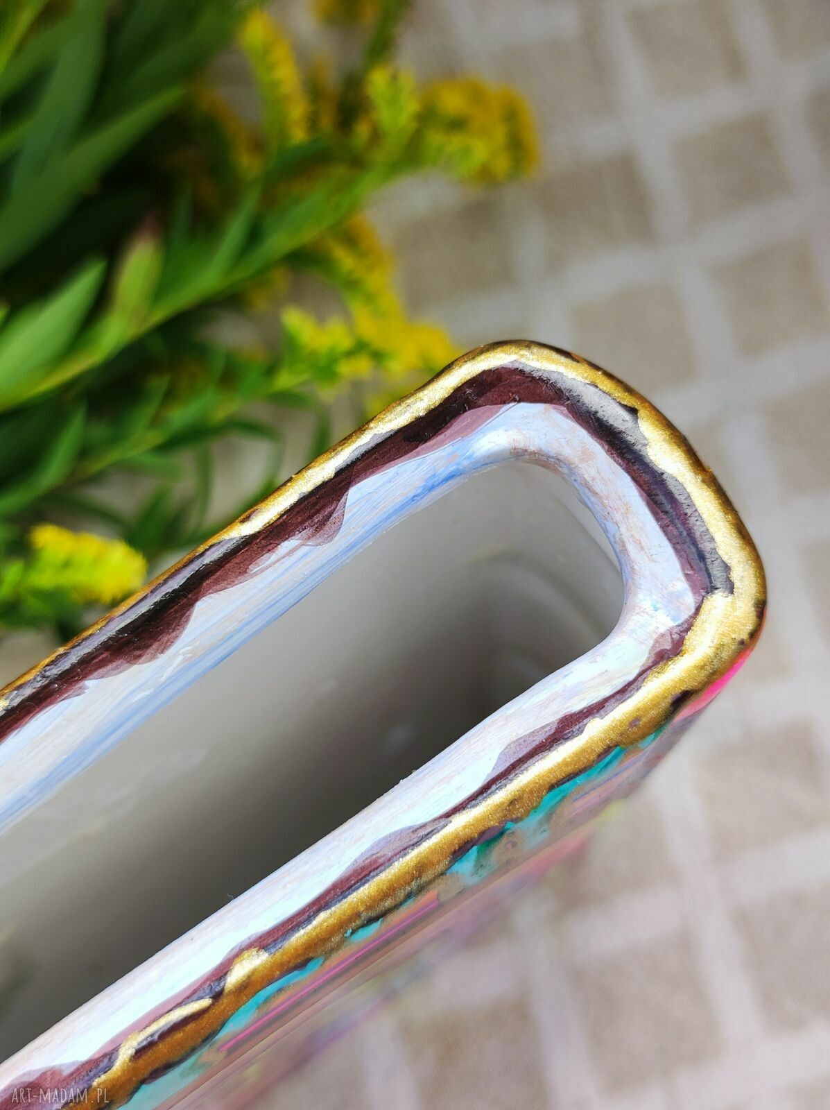 Ręcznie malowany ceramiczny wazon w kształcie książki - Alicja