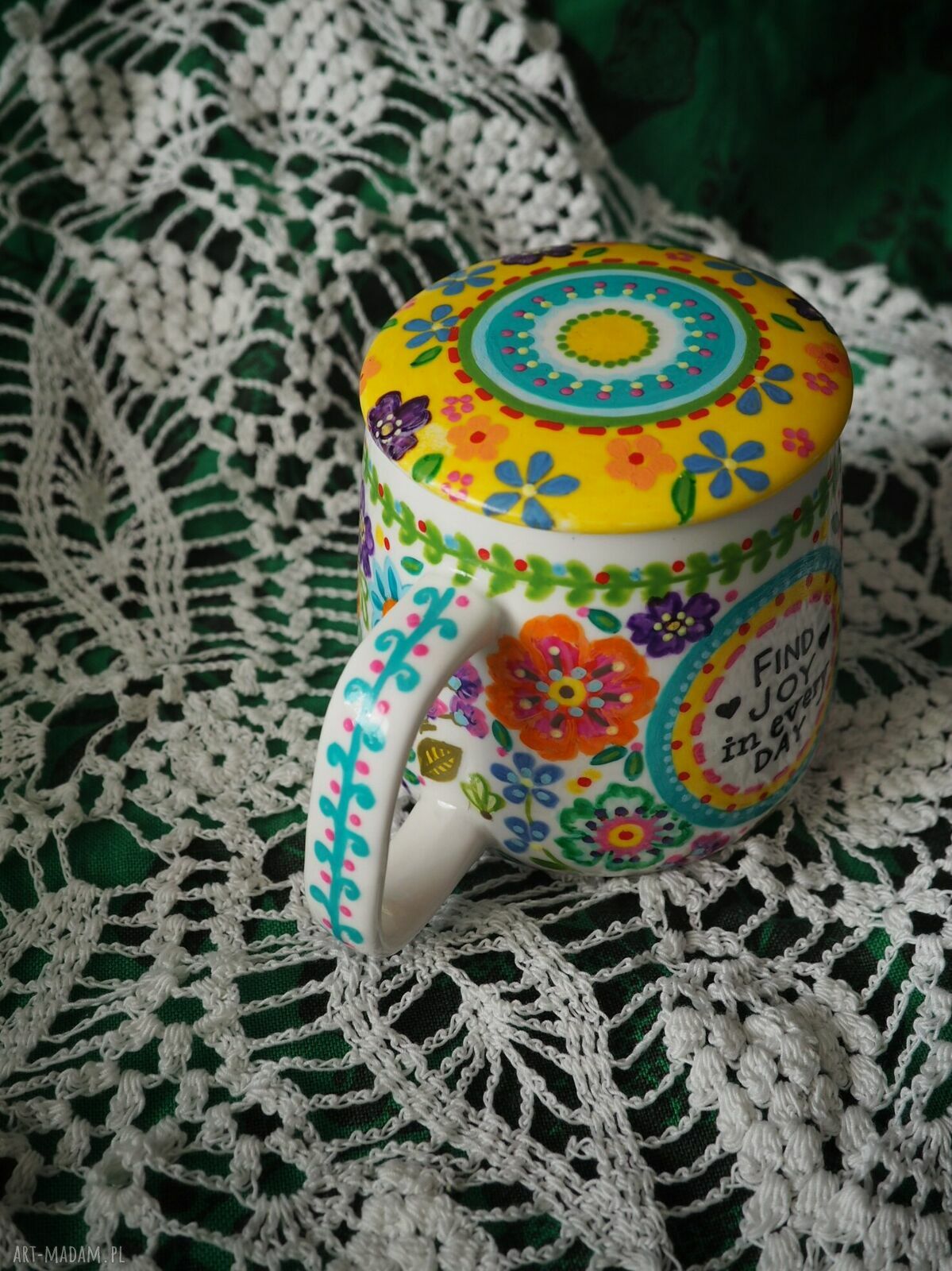Ręcznie malowany kubek z sitkiem do ziół i herbaty FOLK - żółty (500 ml)
