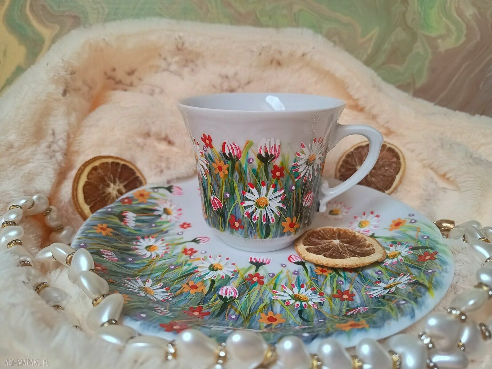 Komplet z porcelany ręcznie malowanej w stokrotki na łące 250 ml