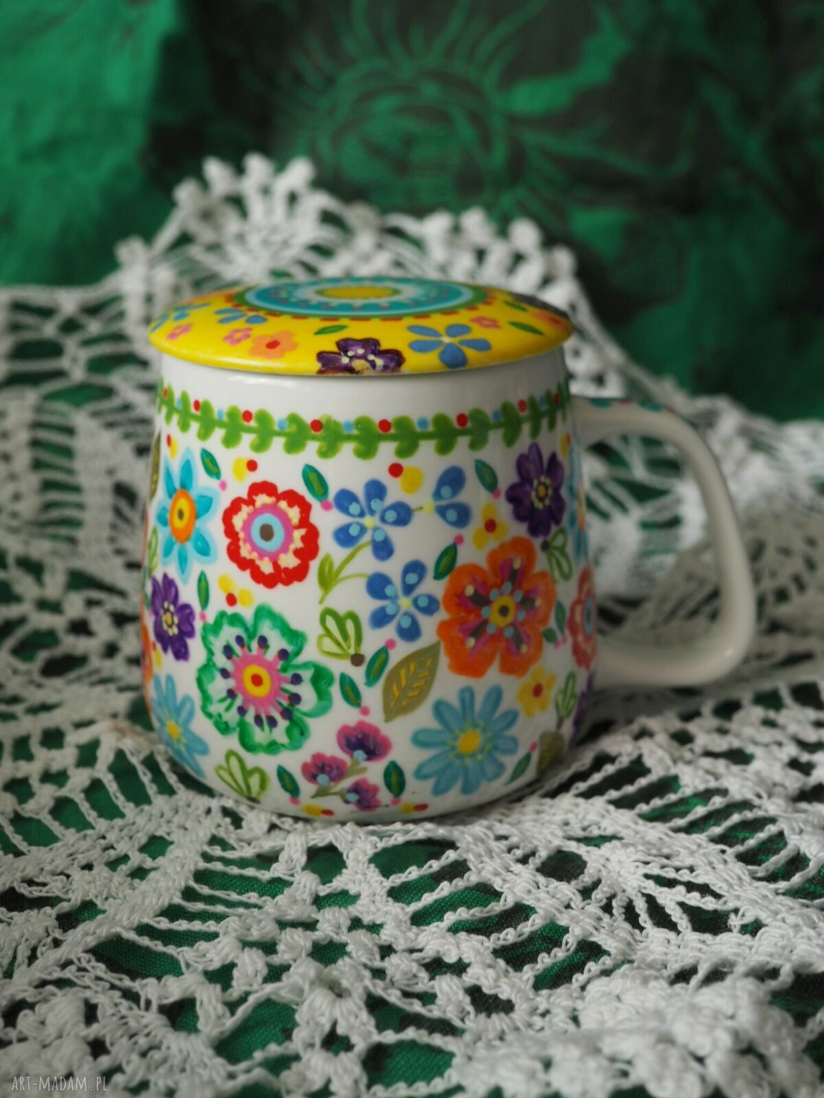 Ręcznie malowany kubek z sitkiem do ziół i herbaty FOLK - żółty (500 ml)