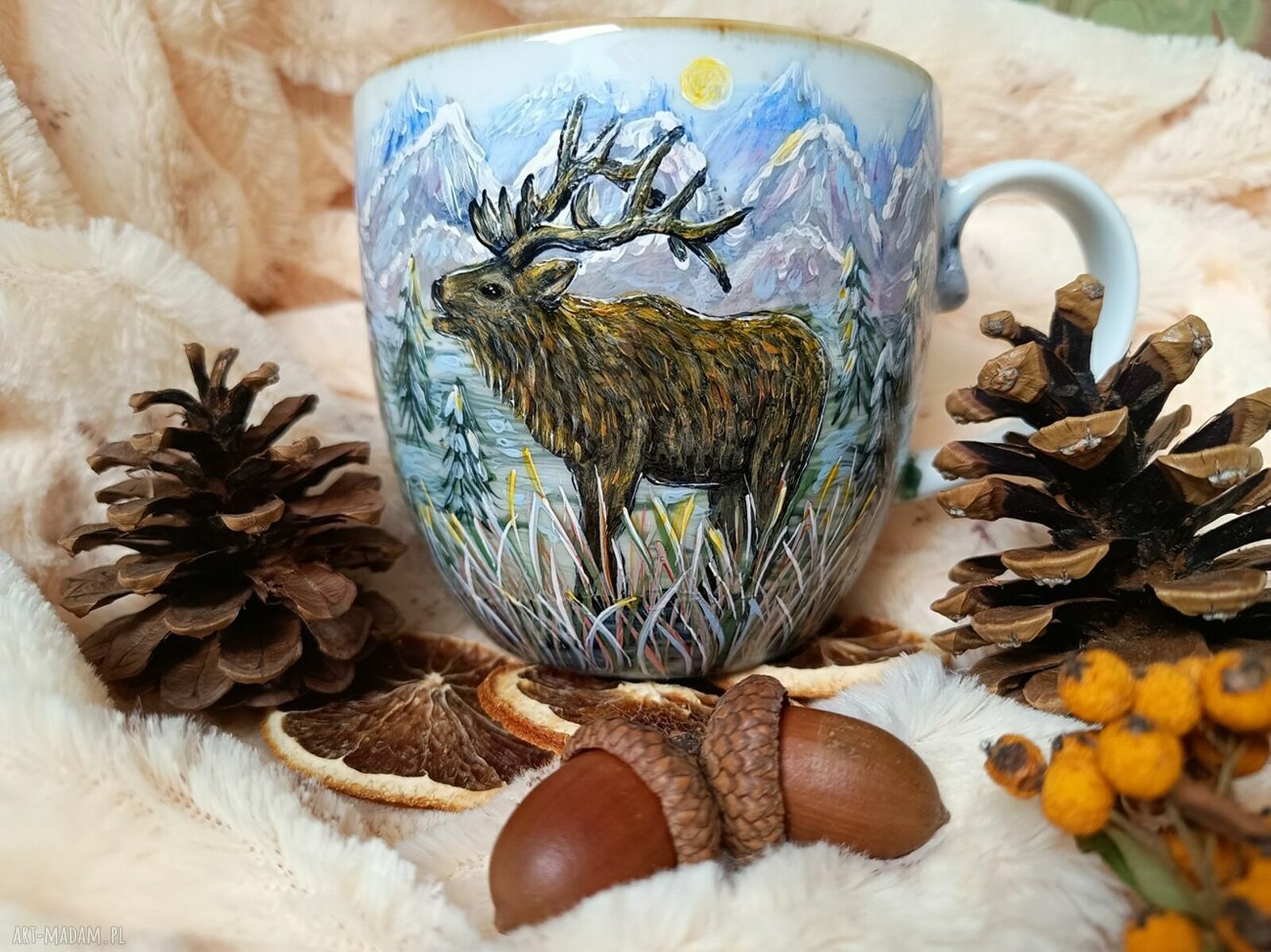 Ręcznie malowany kubek porcelanowy Jeleń górski - pejzaż 480 ml