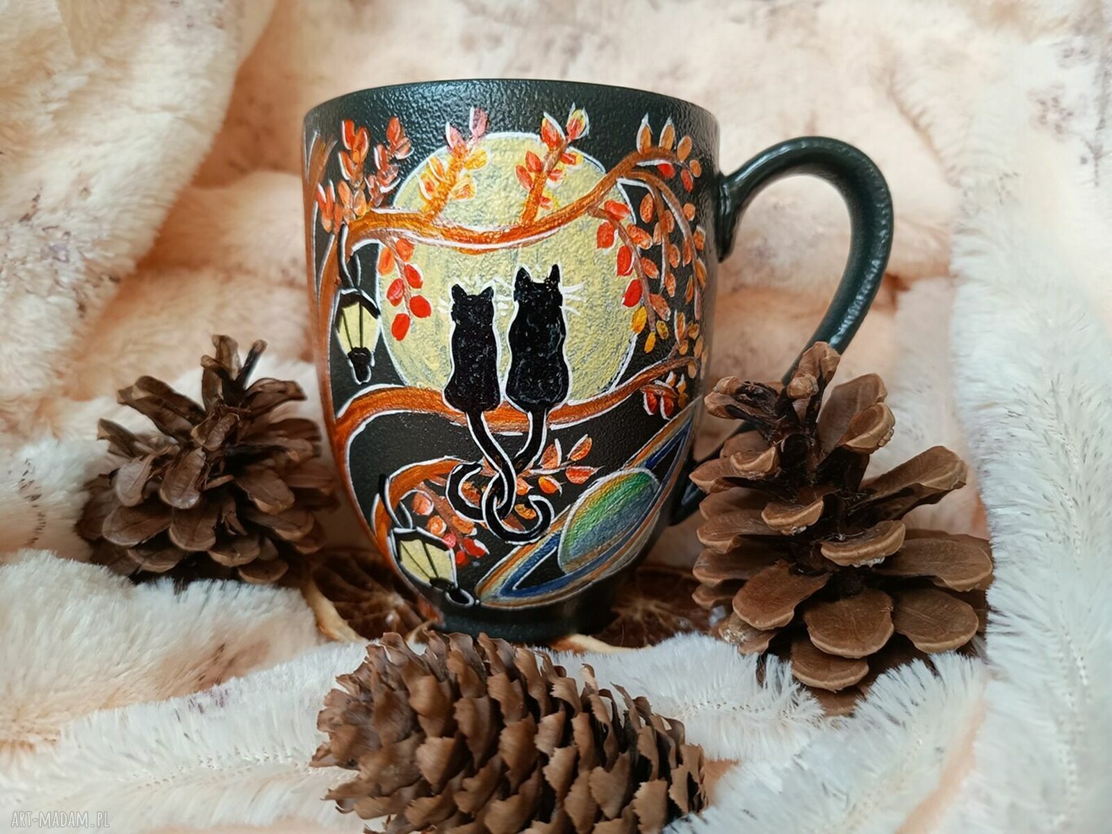 Ręcznie malowany kubek z kotami na nocnym niebie 400 ml