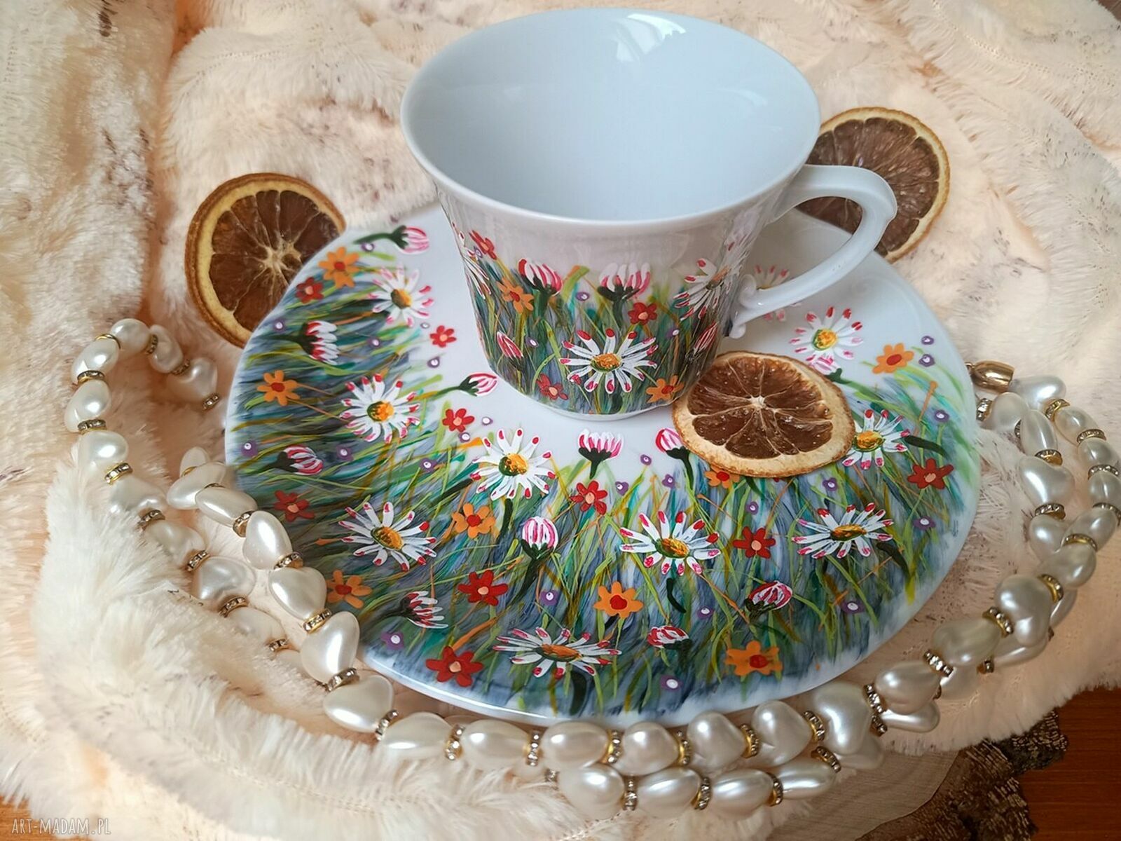 Komplet z porcelany ręcznie malowanej w stokrotki na łące (250 ml)