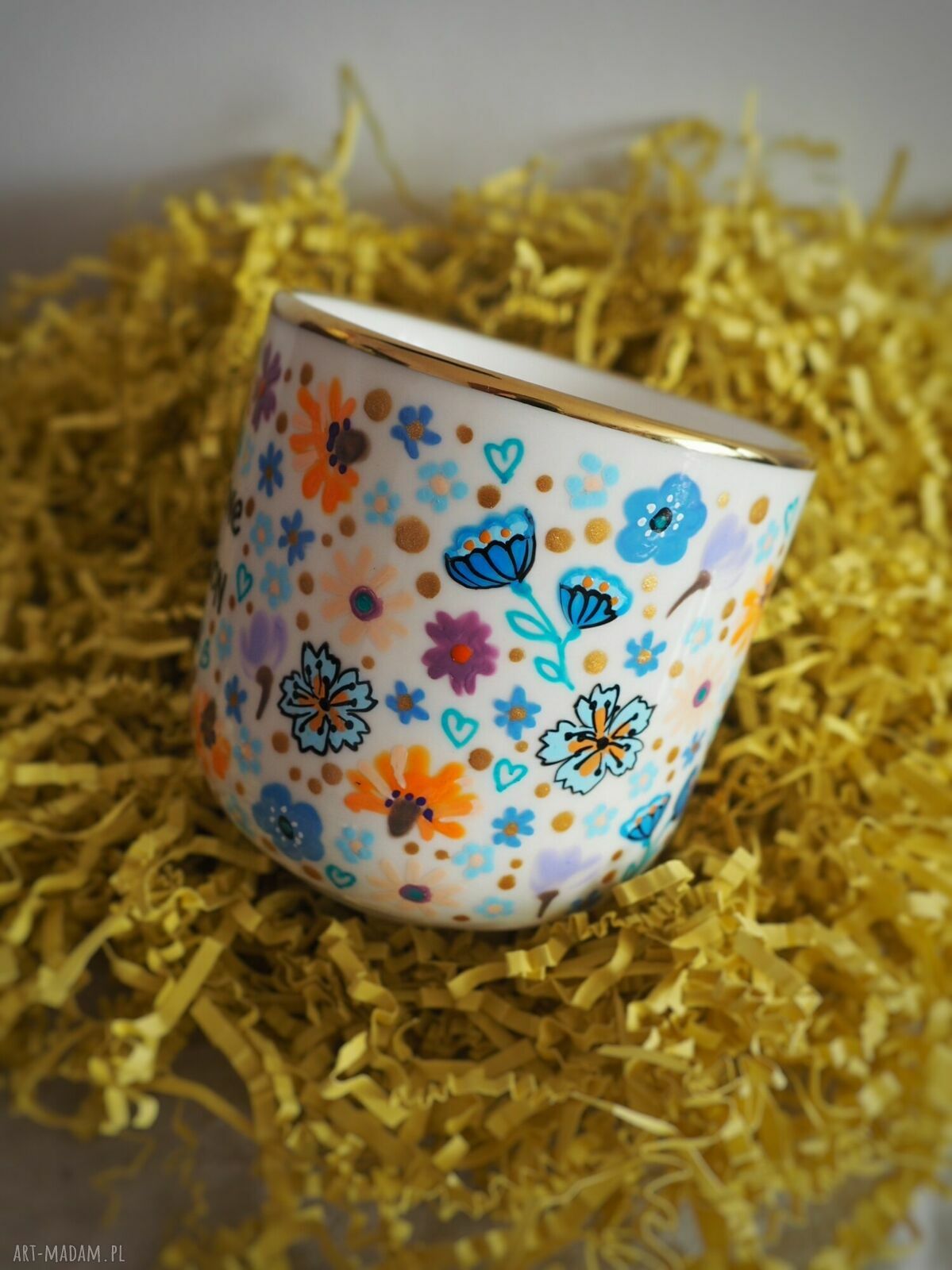 Ręcznie malowany kubek porcelanowy THE ONE - 380 ml, wzór w kwiaty i napis
