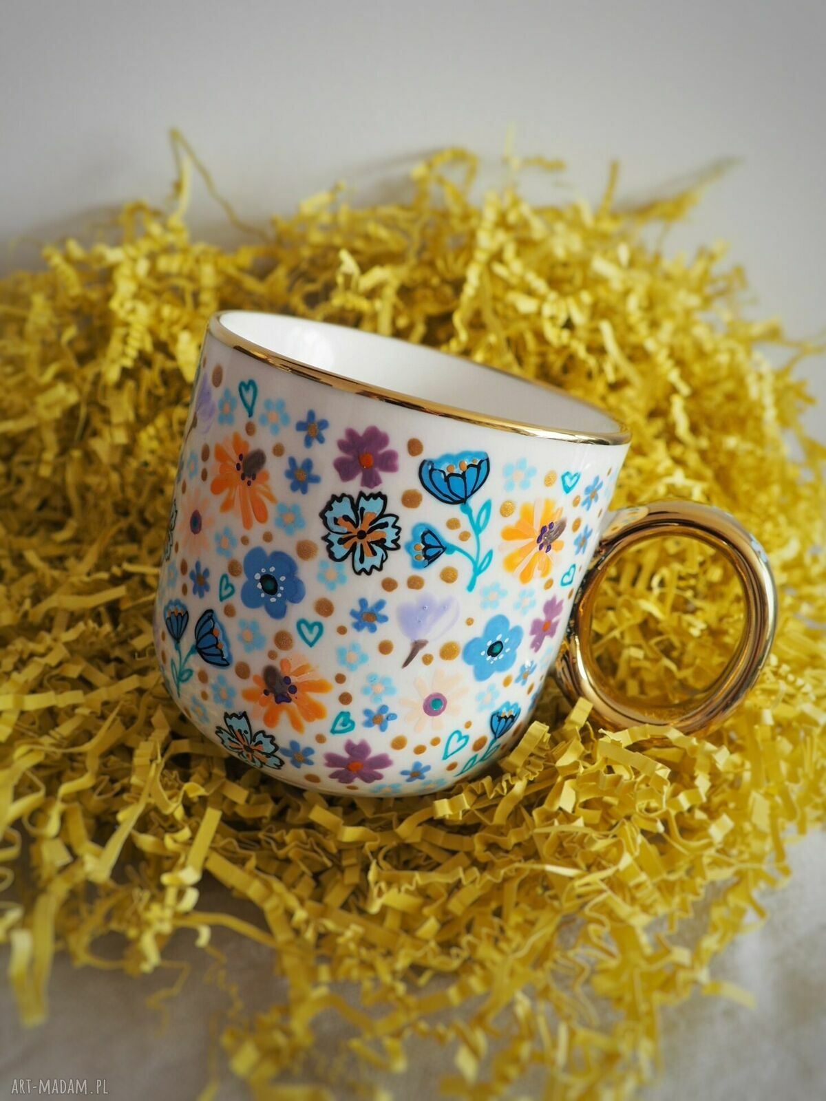 Ręcznie malowany kubek porcelanowy THE ONE - 380 ml, wzór w kwiaty i napis