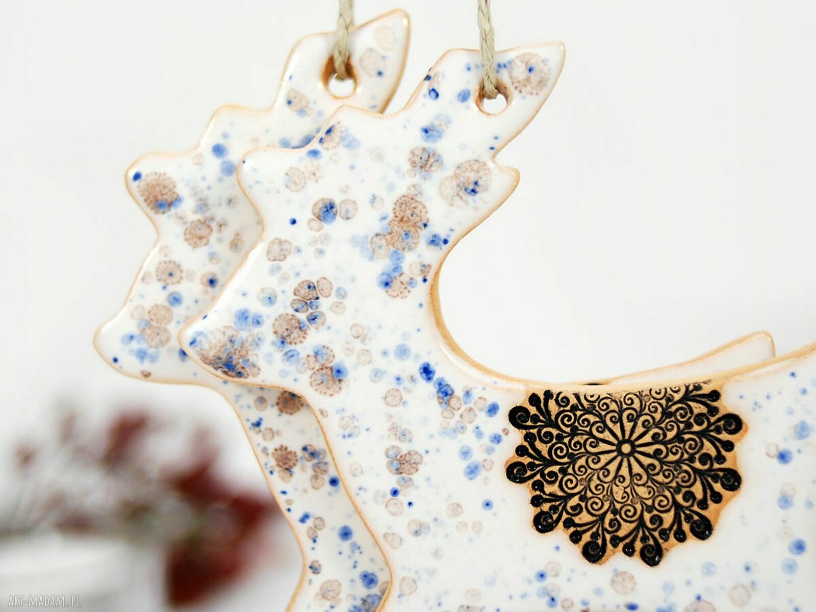 Ceramiczny renifer - ręcznie malowana zawieszka na choinkę
