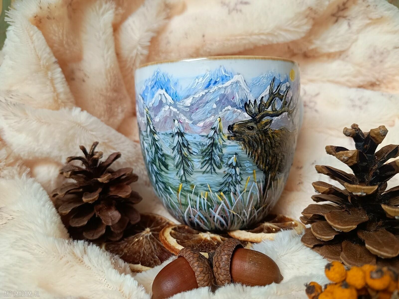 Ręcznie malowany kubek porcelanowy Jeleń górski - pejzaż 480 ml
