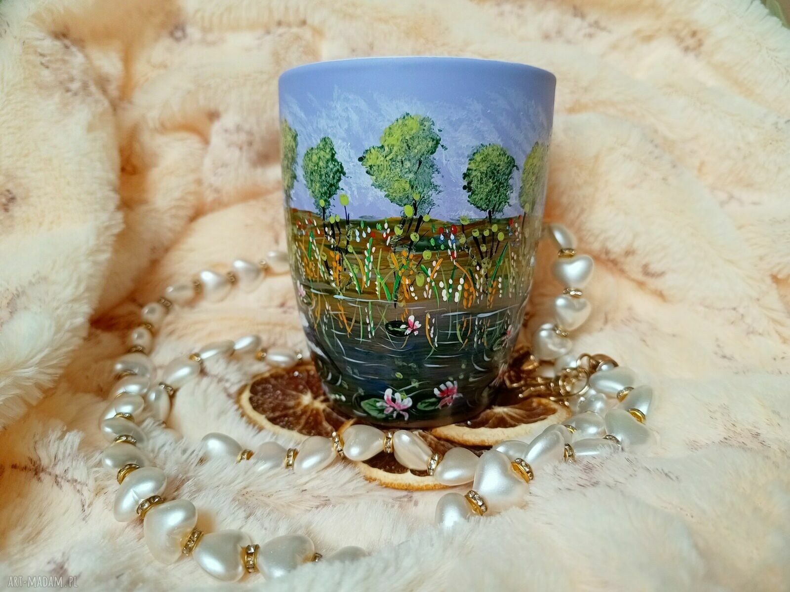 Porcelanowy kubek ręcznie malowany z bocianami - wiejski pejzaż 300 ml