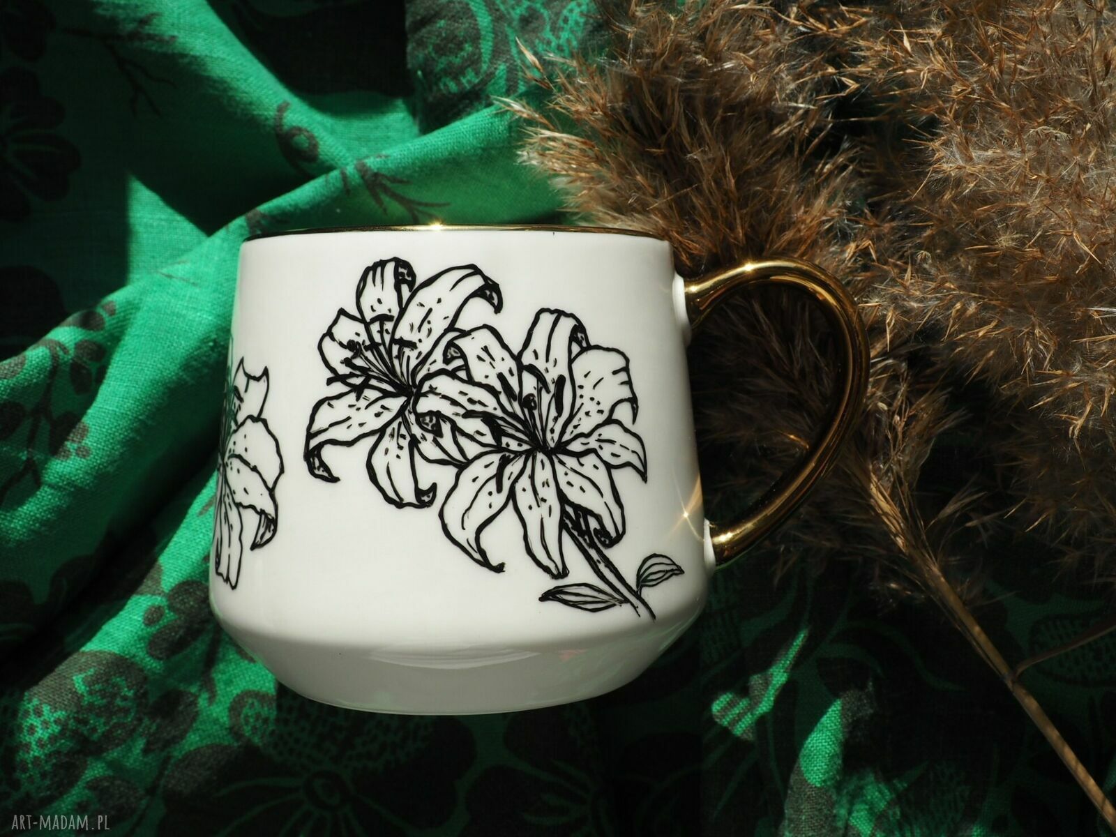 Ręcznie malowany porcelanowy kubek LILIA z motywem lilii