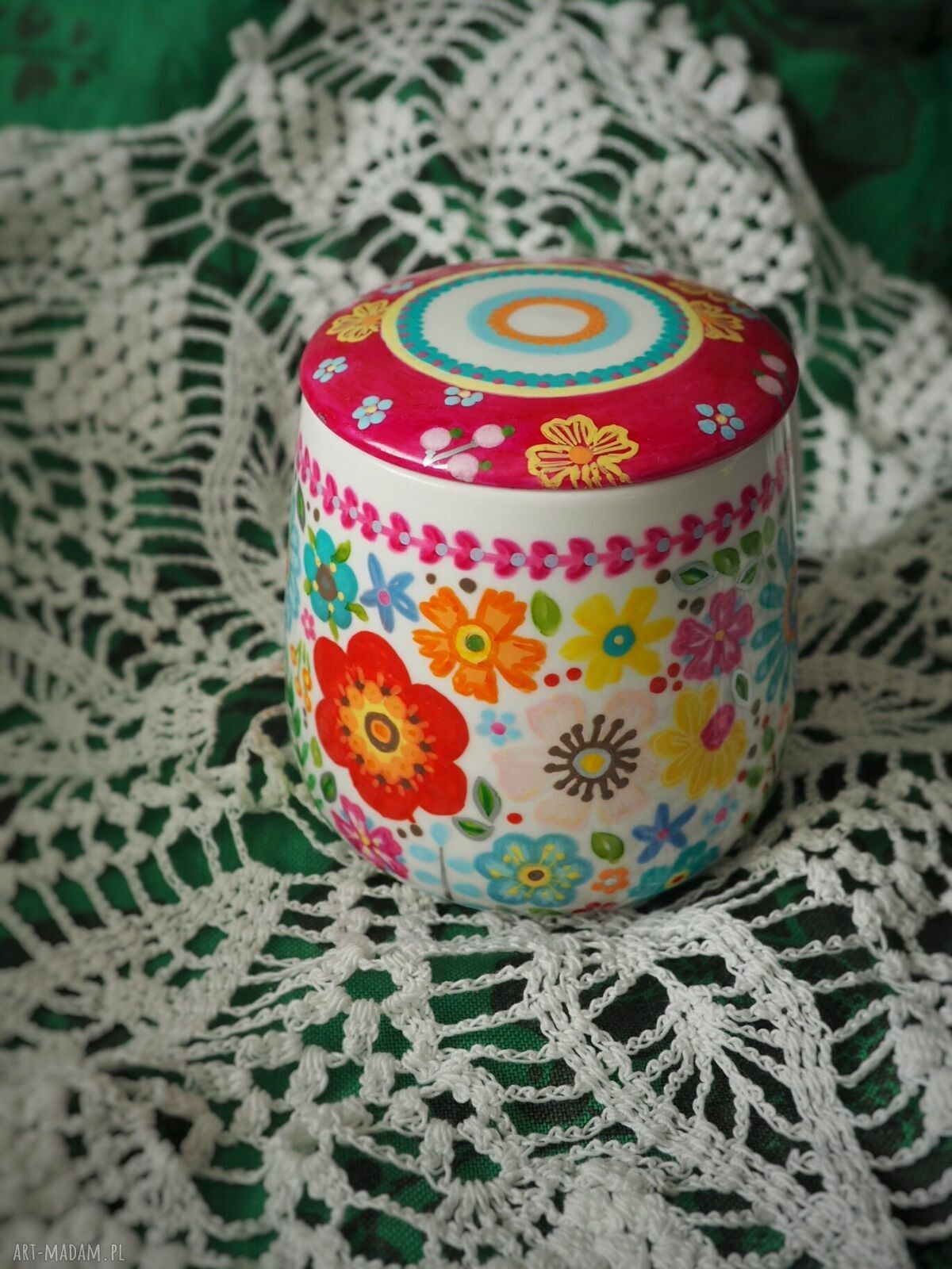 Ręcznie malowany kubek z sitkiem i pokrywką FOLK Pink