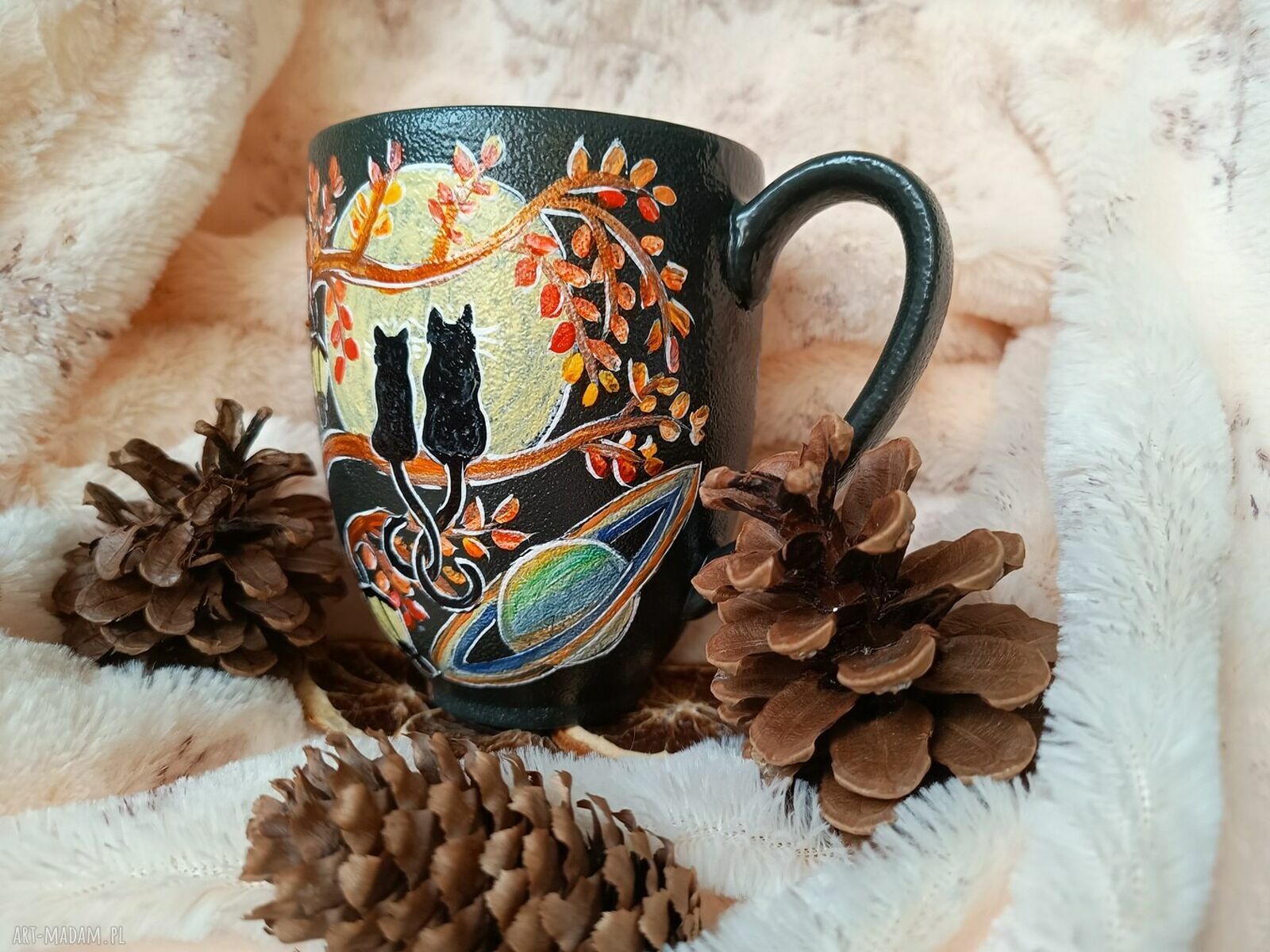 Ręcznie malowany kubek z kotami na nocnym niebie 400 ml