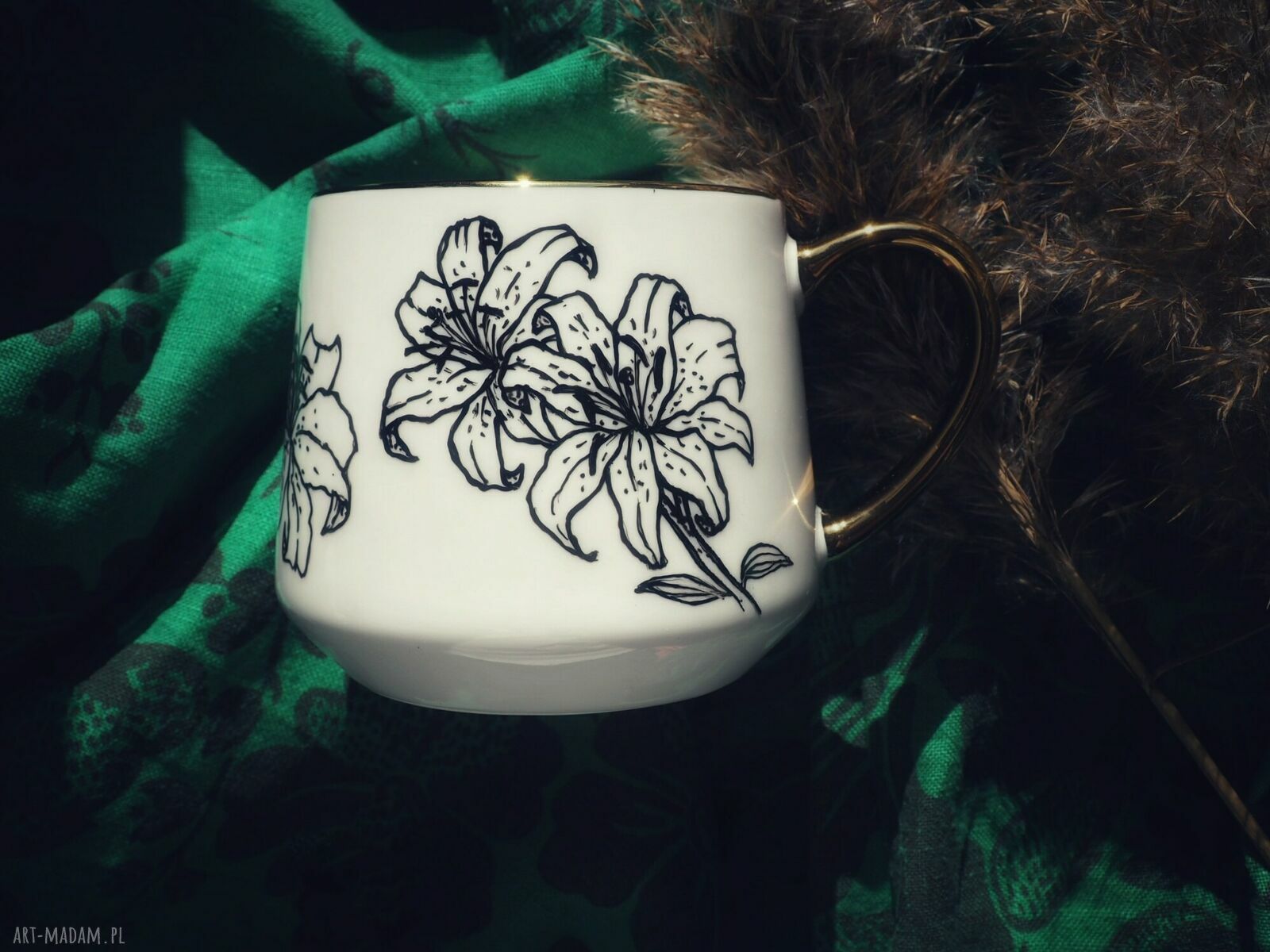 Ręcznie malowany porcelanowy kubek LILIA z motywem lilii
