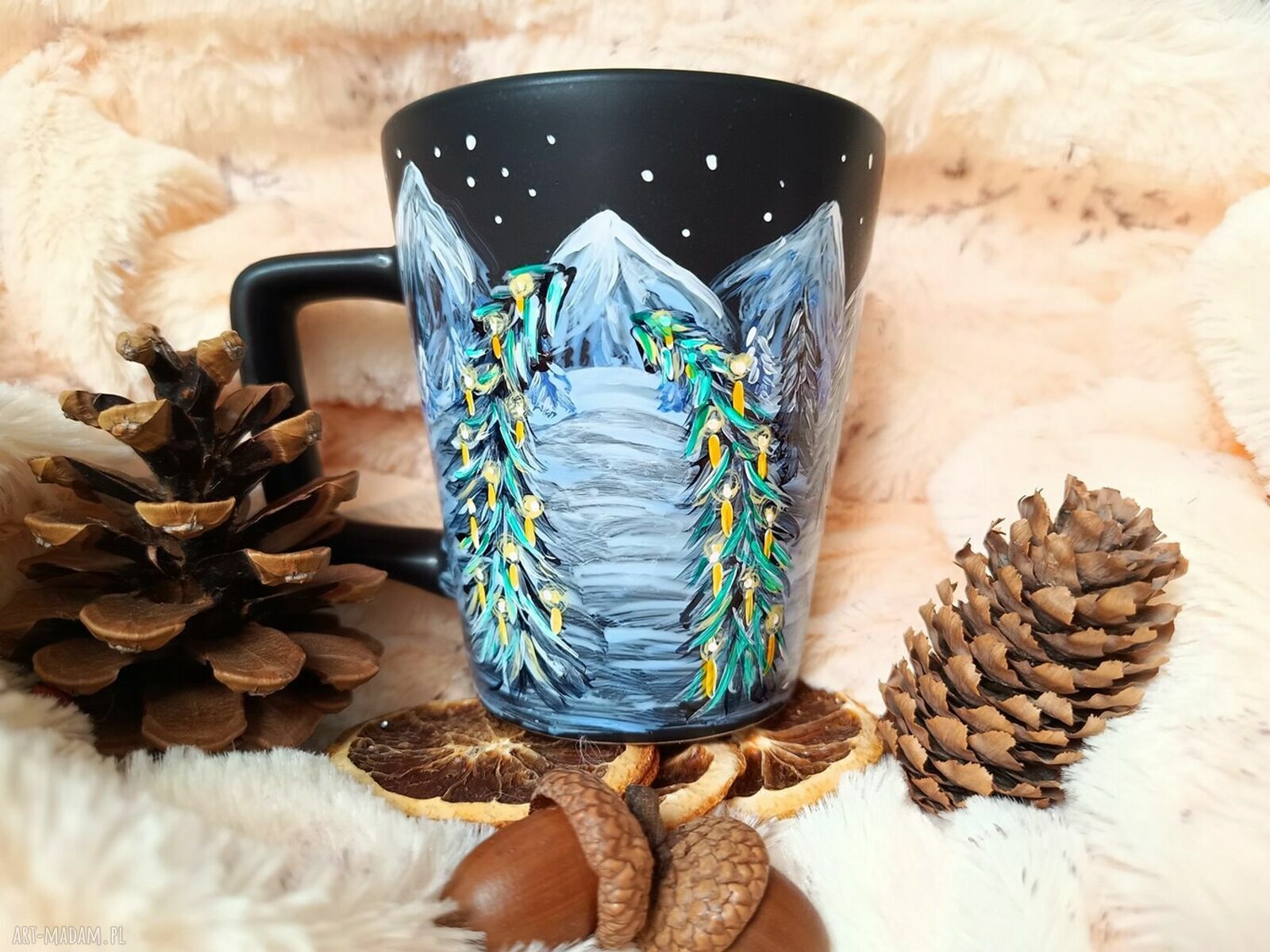 Zimowy kubek 300 ml - ręcznie malowana porcelana, prezent dla niej
