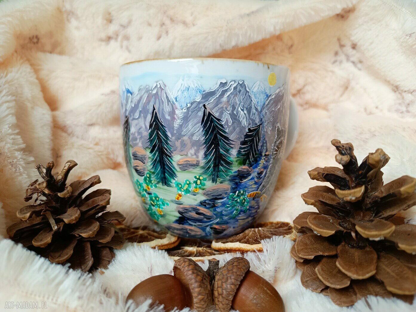 Ręcznie malowany kubek porcelanowy 480 ml - Dzikie marchewki i szop