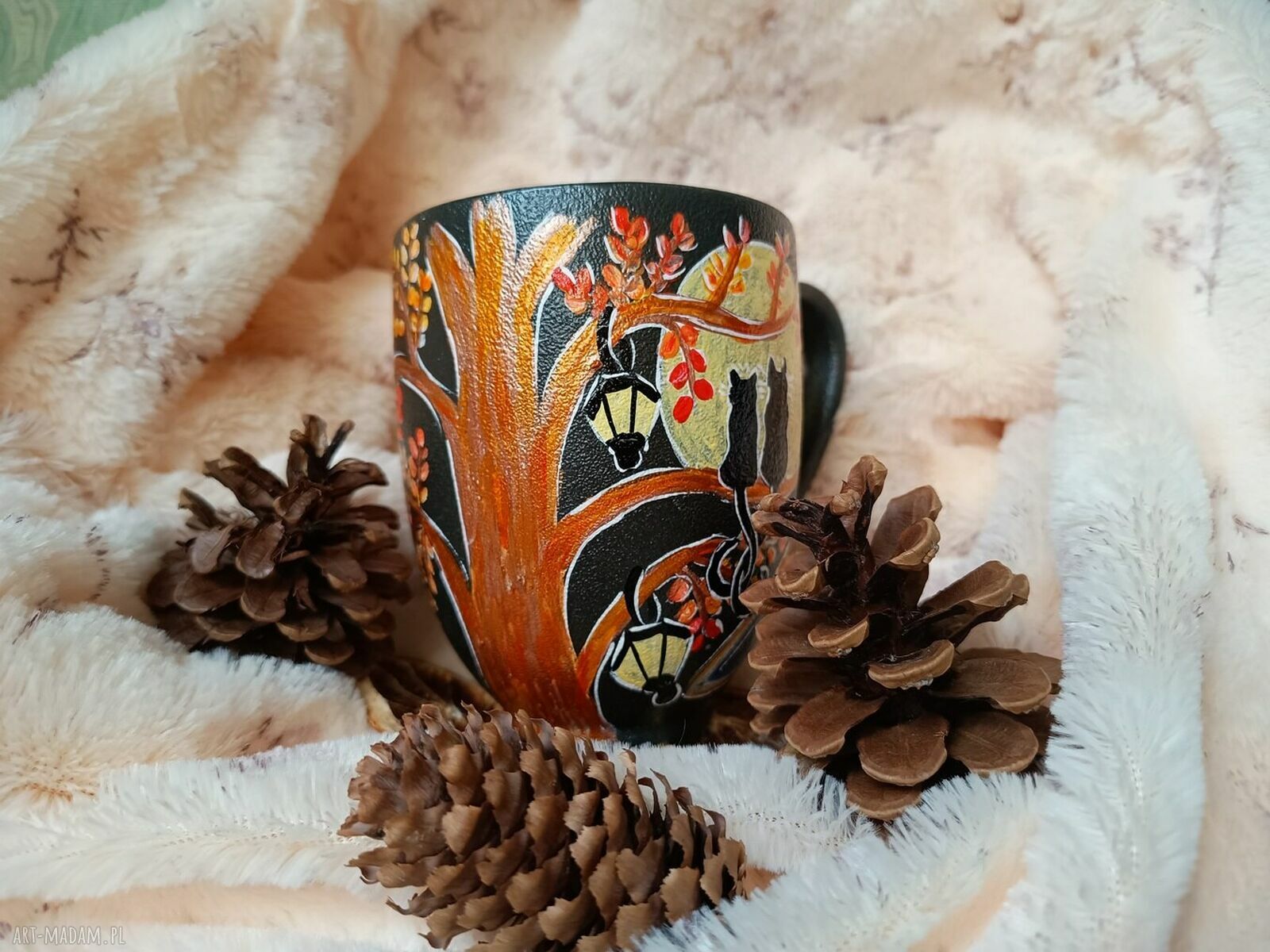 Ręcznie malowany kubek z kotami na nocnym niebie 400 ml