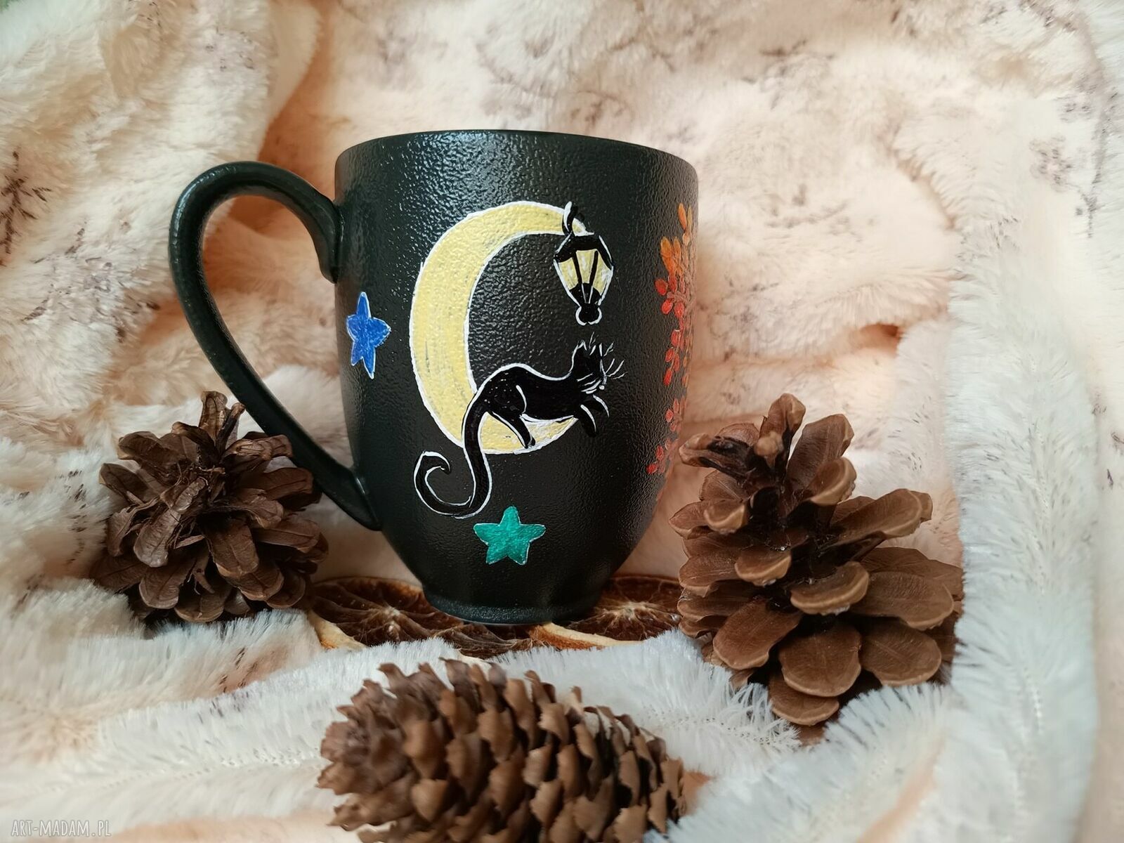 Ręcznie malowany kubek z kotami na nocnym niebie 400 ml