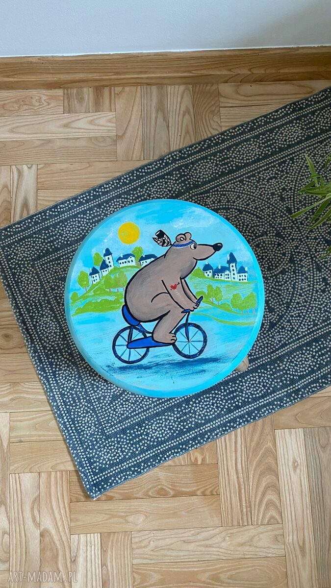 Miś na rowerze - ręcznie malowany stołek dziecięcy z drewna sosnowego