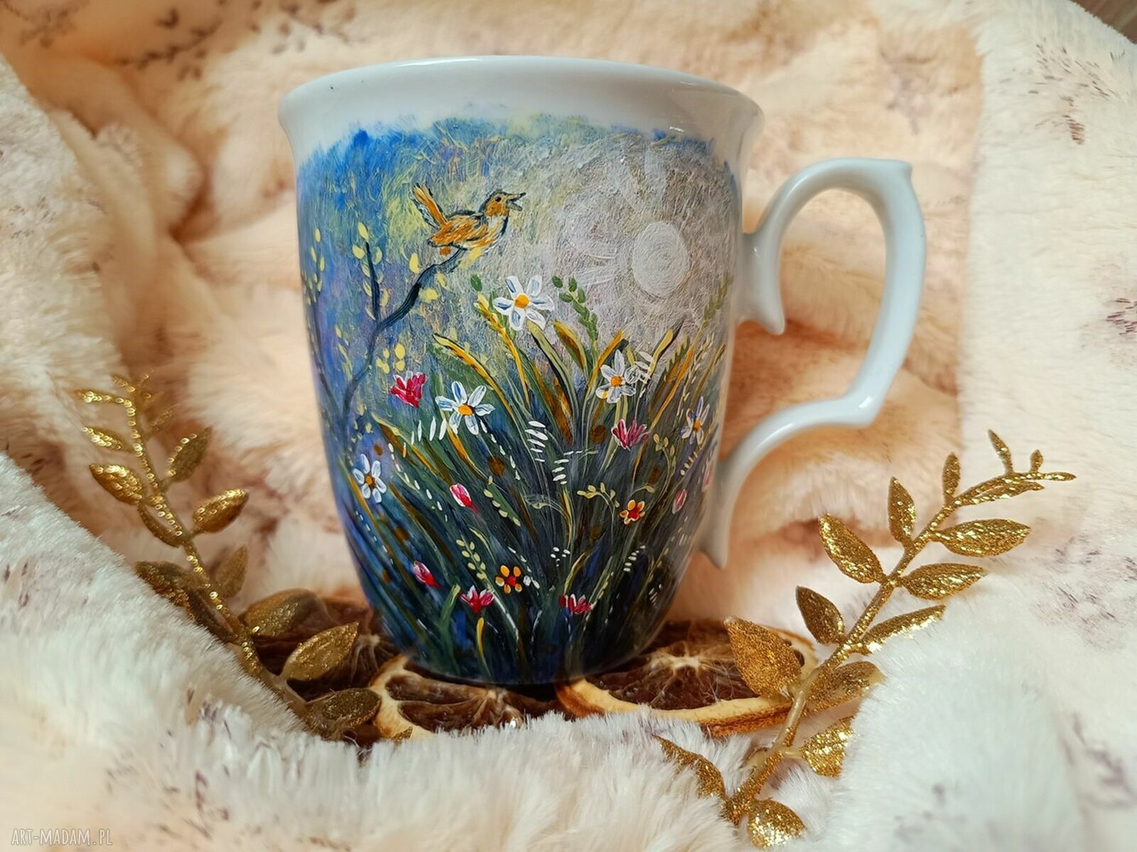 Ręcznie malowany kubek porcelanowy Świt na łące 360 ml
