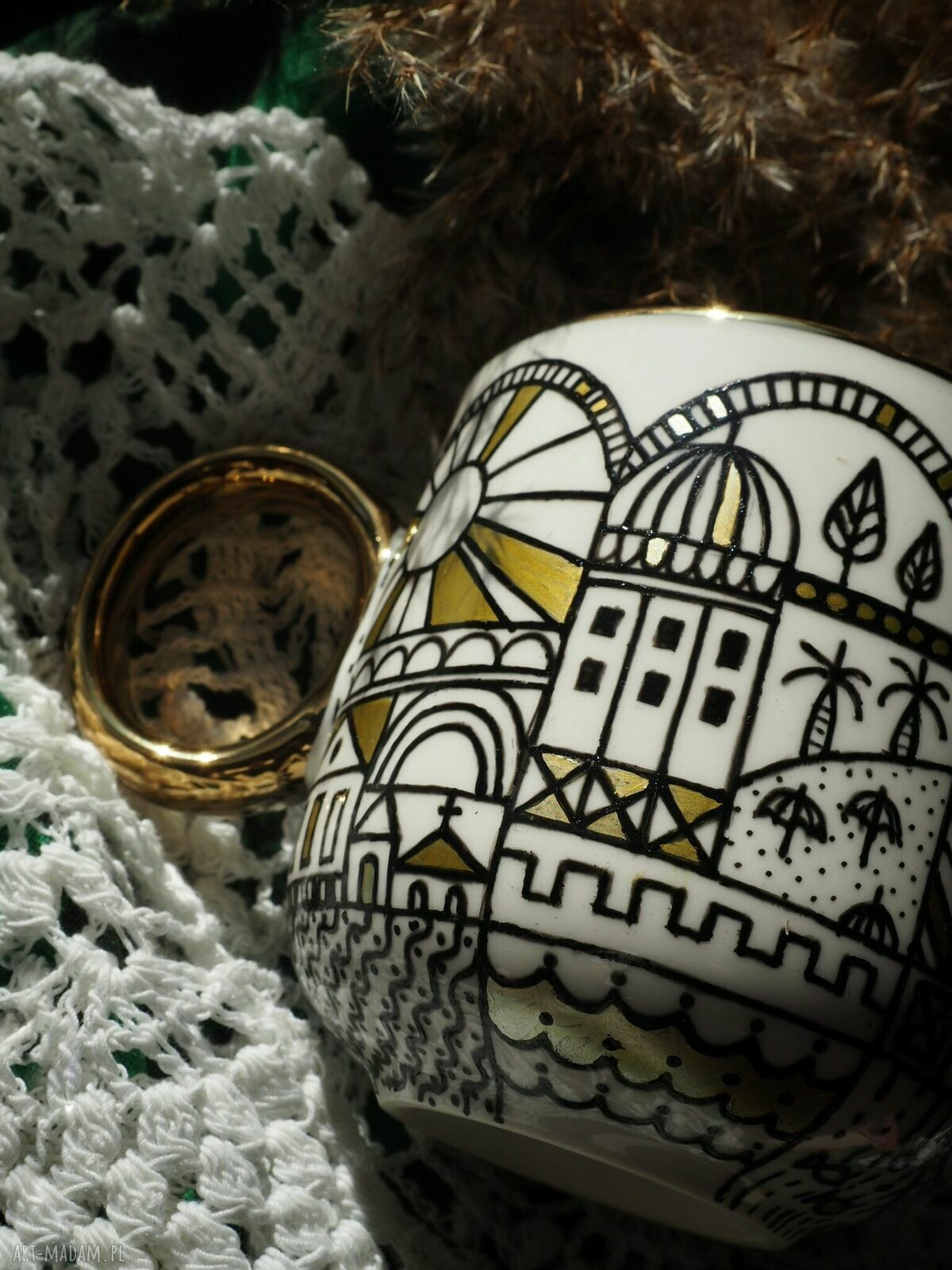 Ręcznie malowany kubek TRAVEL "Born to travel" dla podróżniczki - porcelana 380 ml
