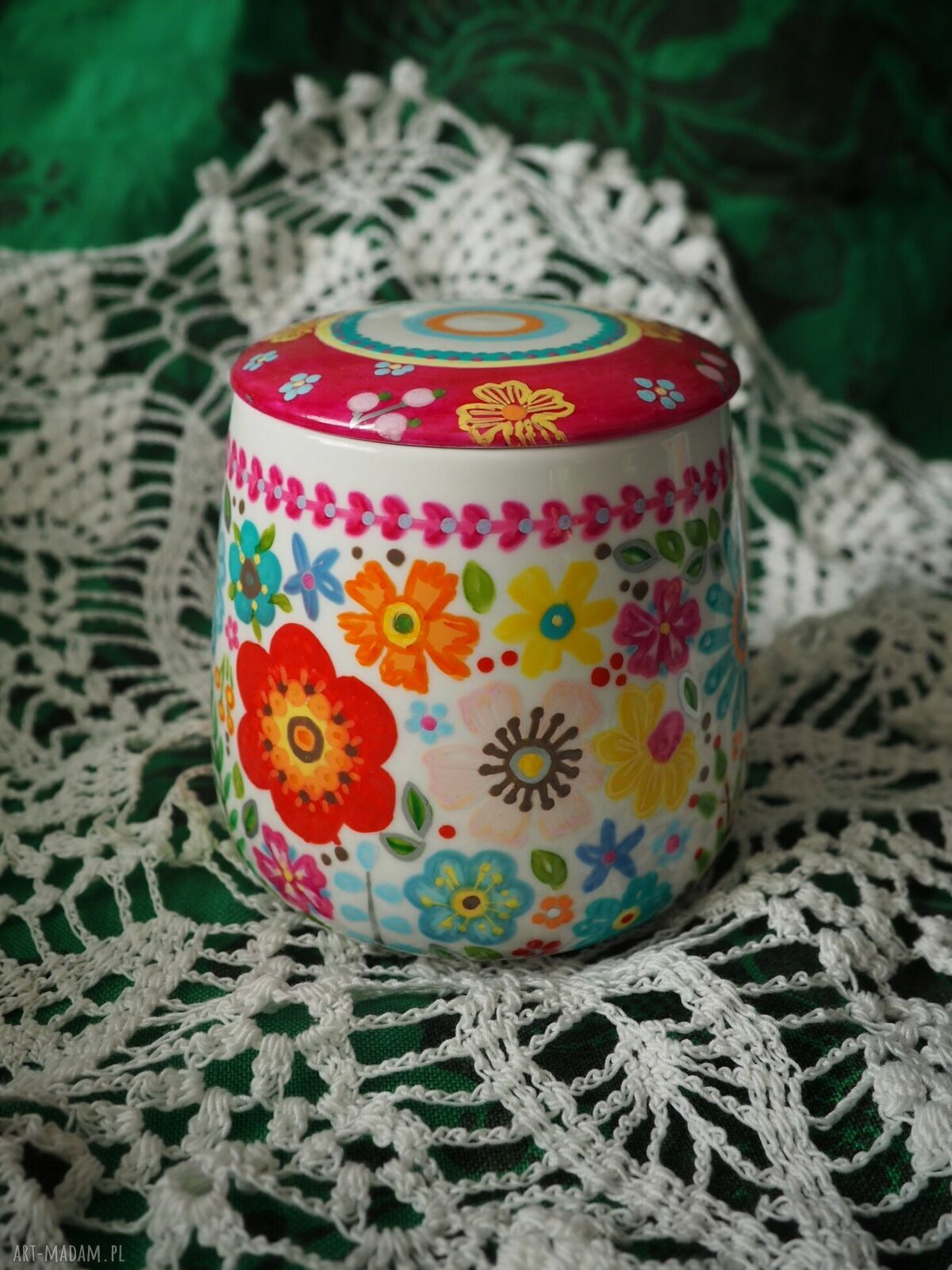 Ręcznie malowany kubek z sitkiem i pokrywką FOLK Pink