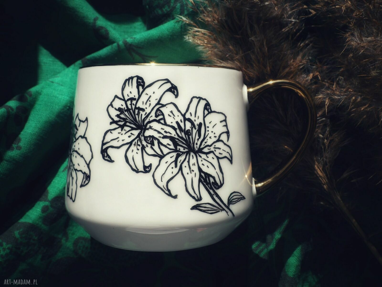 Ręcznie malowany porcelanowy kubek LILIA z motywem lilii